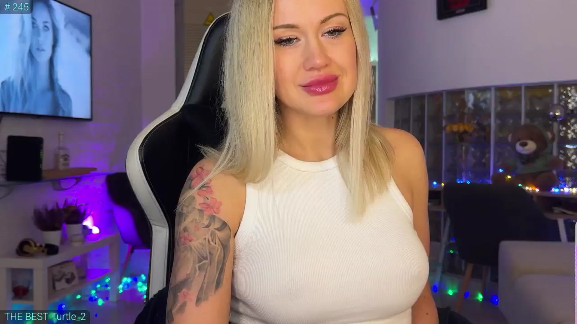 Gallery image thumbnail from AlexiAngel's myfreecams stream on, 11/12/2025, 18:21 image 1 of 20