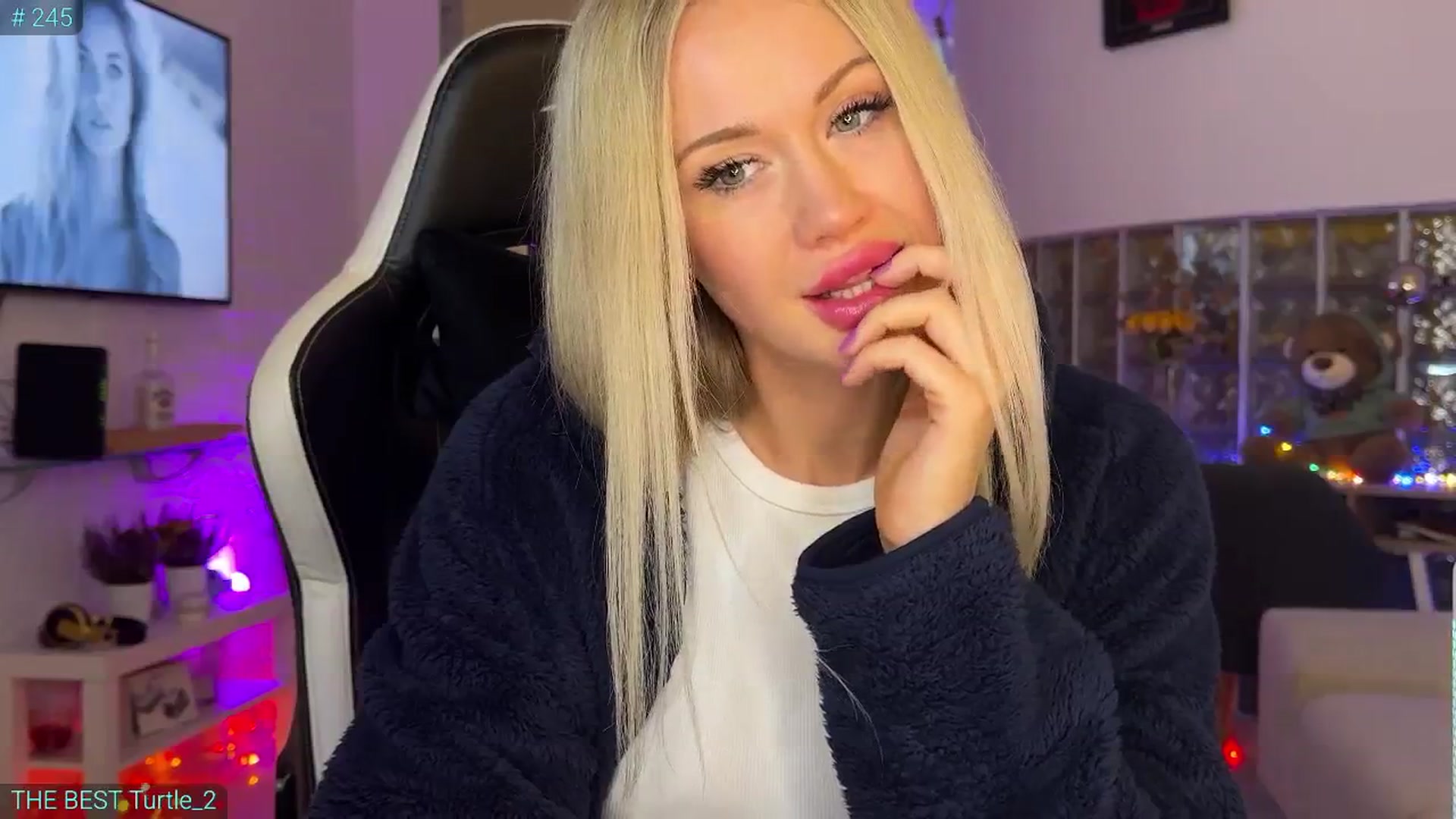 Gallery image thumbnail from AlexiAngel's myfreecams stream on, 11/12/2025, 18:21 image 7 of 20