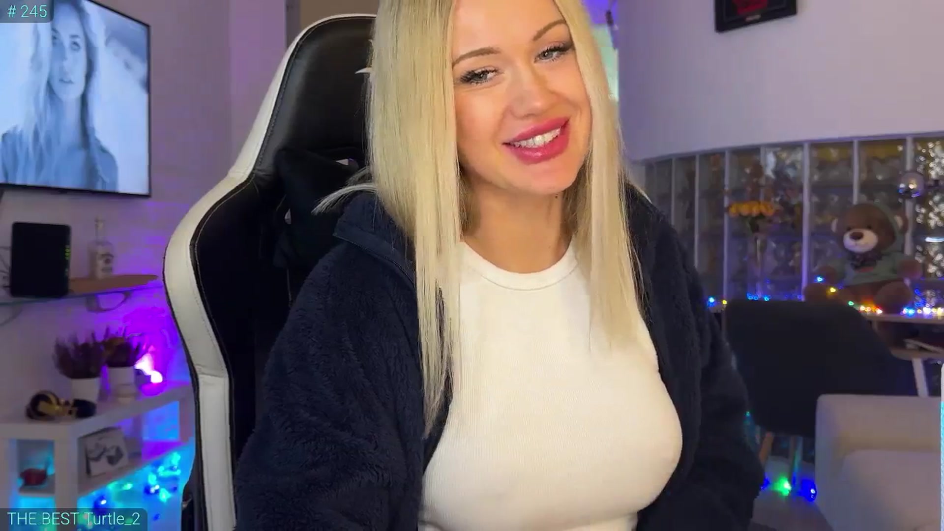 Gallery image thumbnail from AlexiAngel's myfreecams stream on, 11/12/2025, 18:21 image 5 of 20