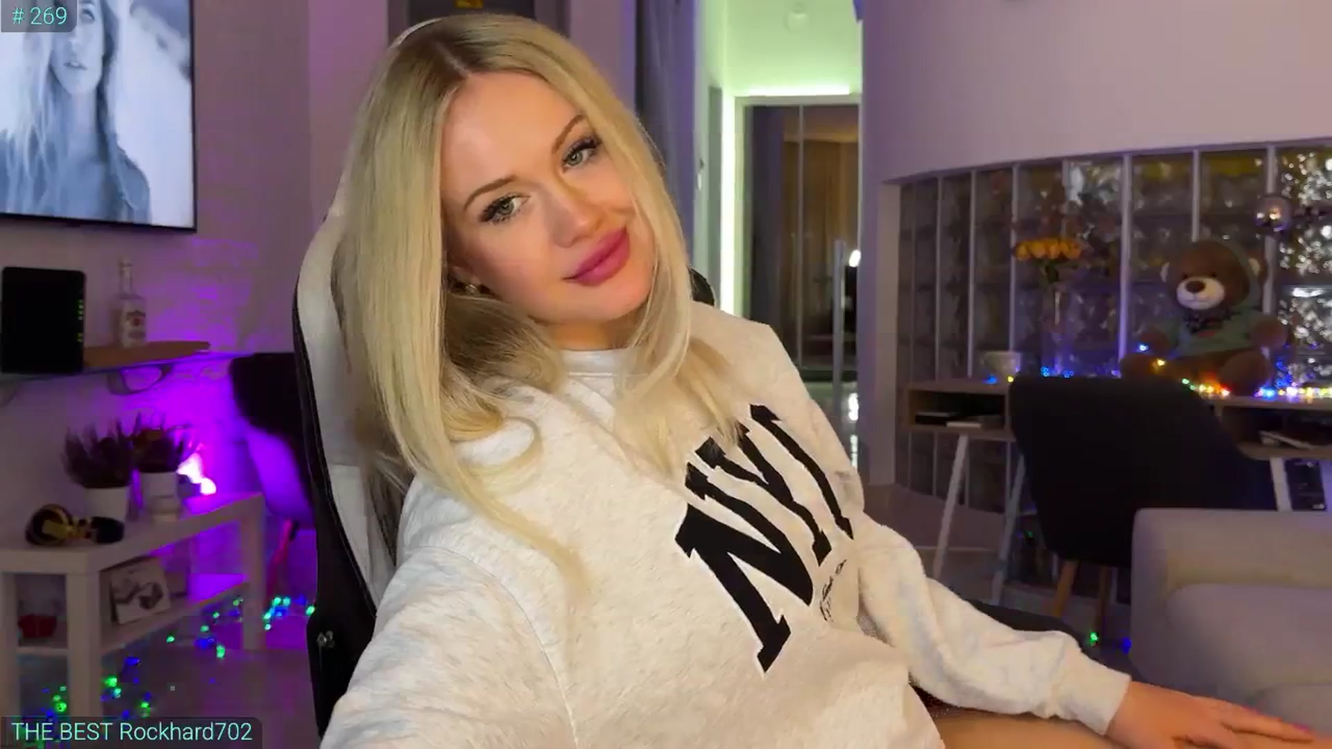 Gallery image thumbnail from AlexiAngel's myfreecams stream on, 11/13/2025, 17:18 image 10 of 20