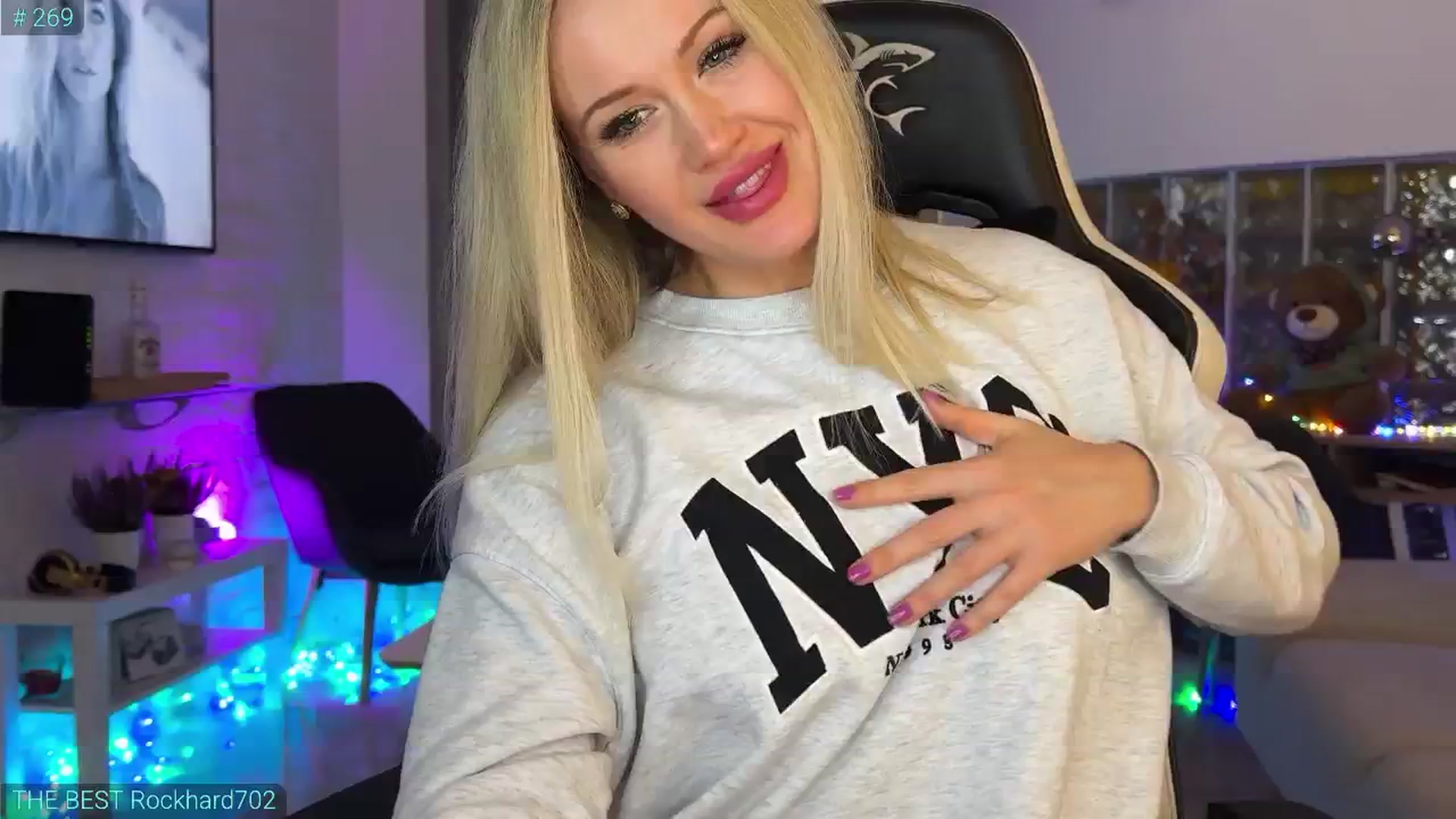 Gallery image thumbnail from AlexiAngel's myfreecams stream on, 11/13/2025, 17:18 image 5 of 20