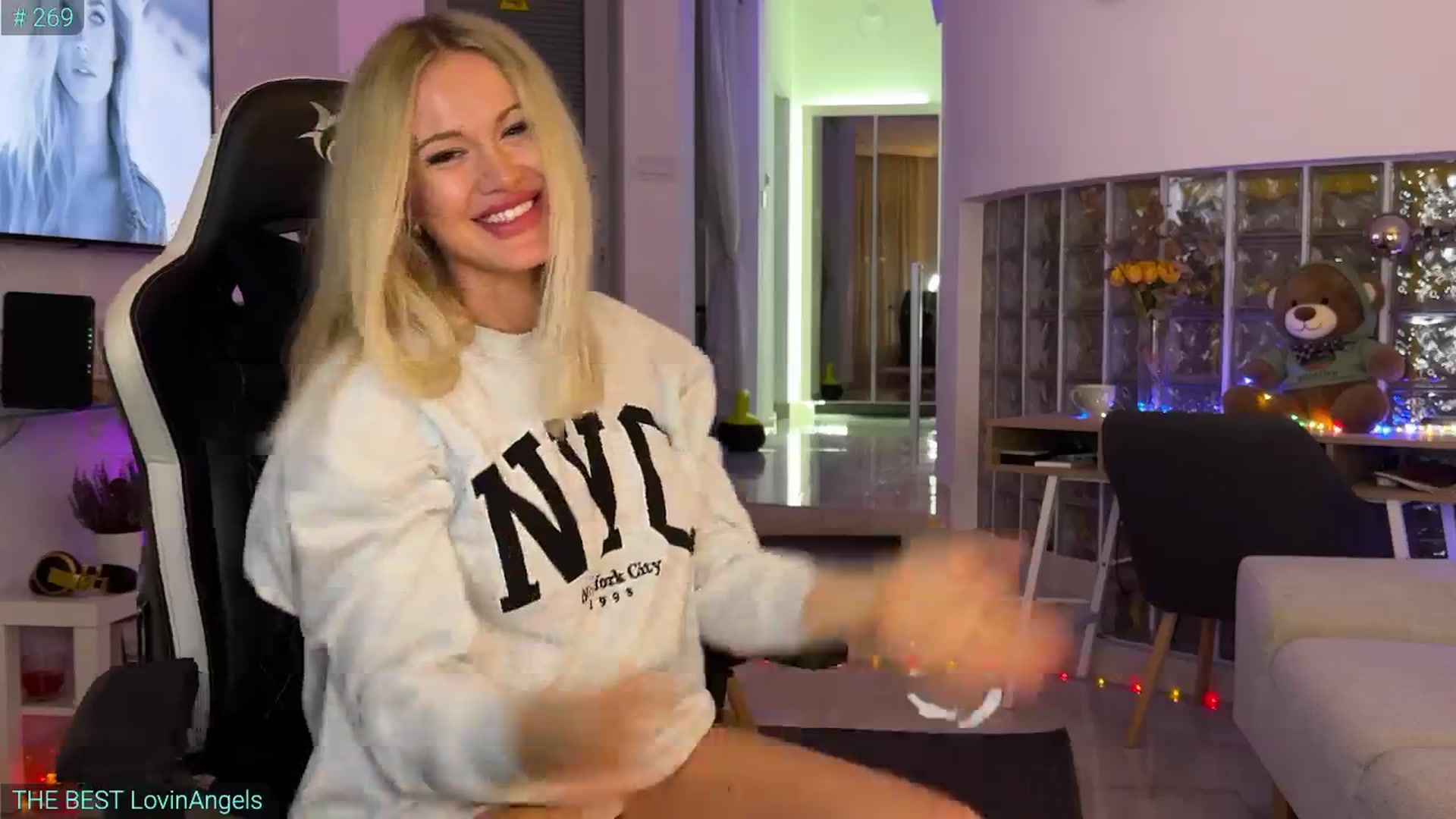 Gallery image thumbnail from AlexiAngel's myfreecams stream on, 11/13/2025, 17:18 image 12 of 20