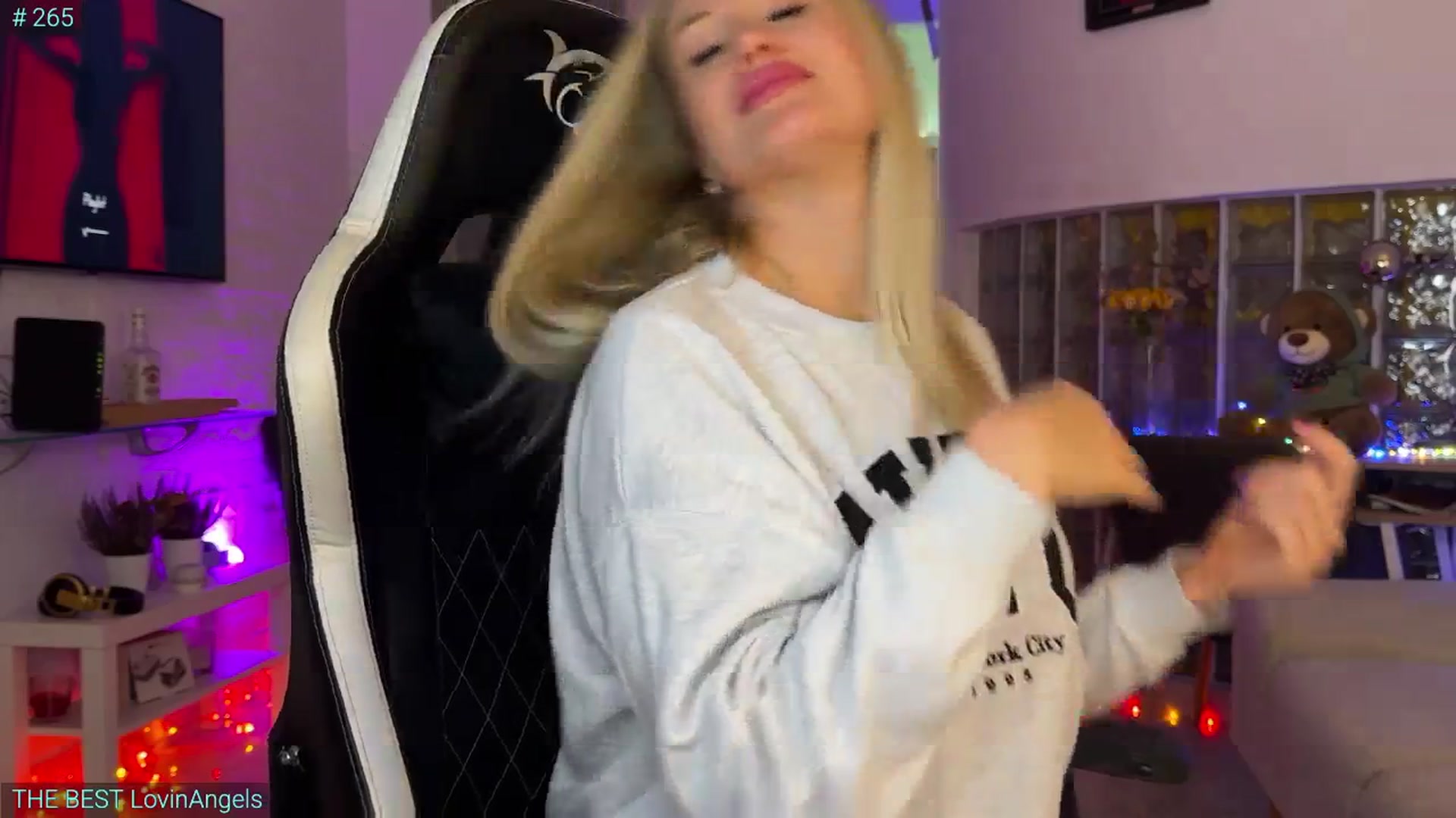 Gallery image thumbnail from AlexiAngel's myfreecams stream on, 11/13/2025, 18:38 image 16 of 20