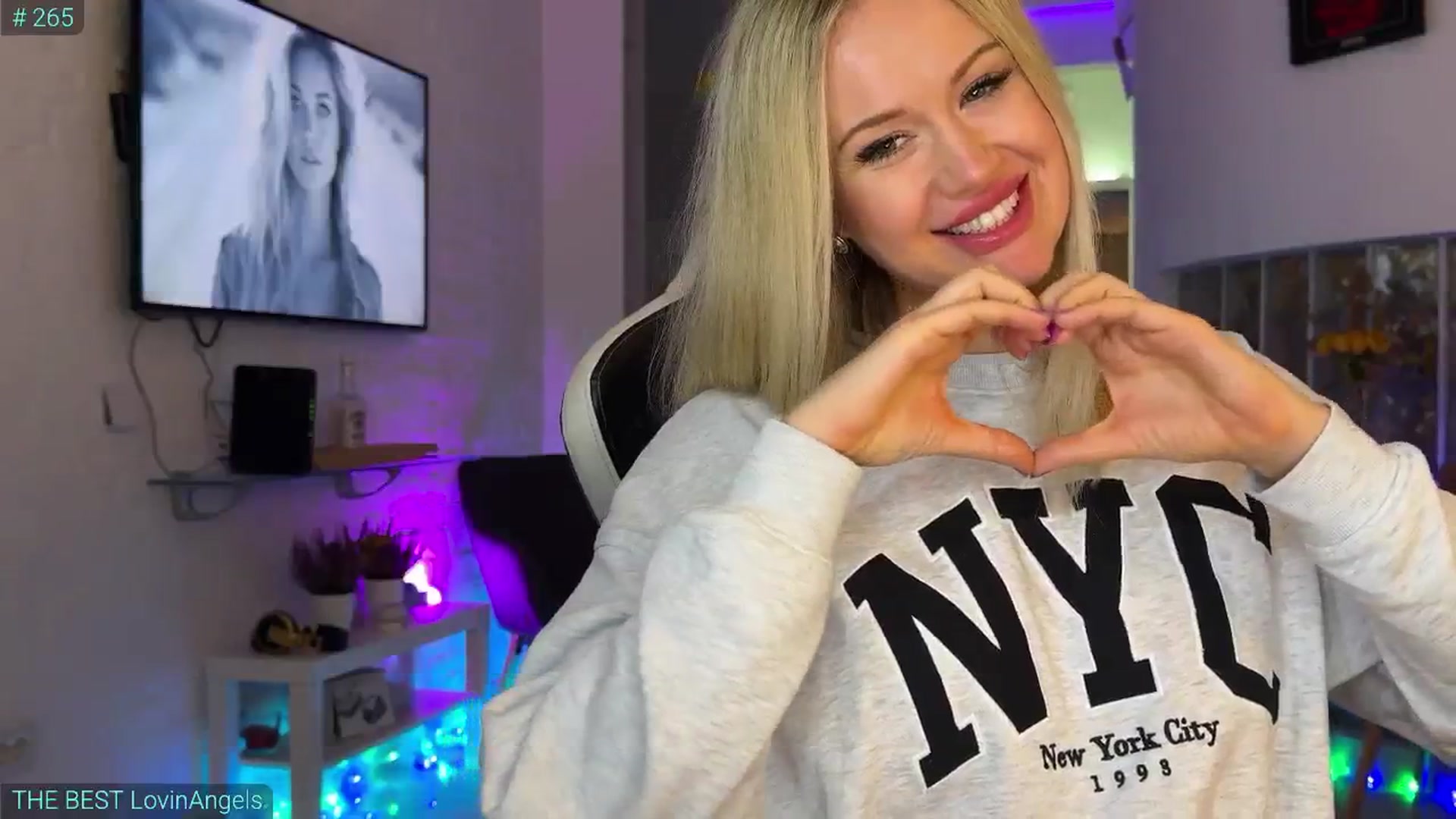 Gallery image thumbnail from AlexiAngel's myfreecams stream on, 11/13/2025, 18:38 image 4 of 20
