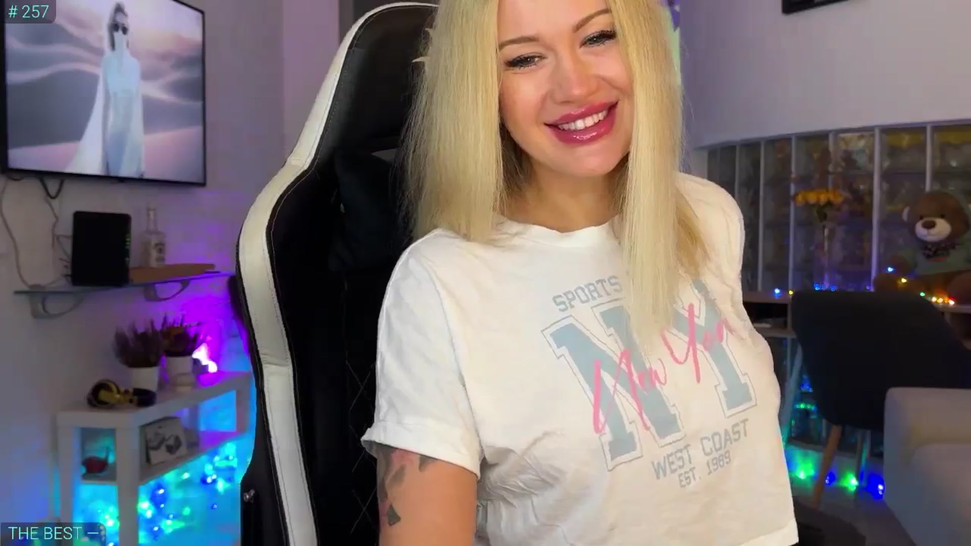 Gallery image thumbnail from AlexiAngel's myfreecams stream on, 11/14/2025, 07:56 image 2 of 20