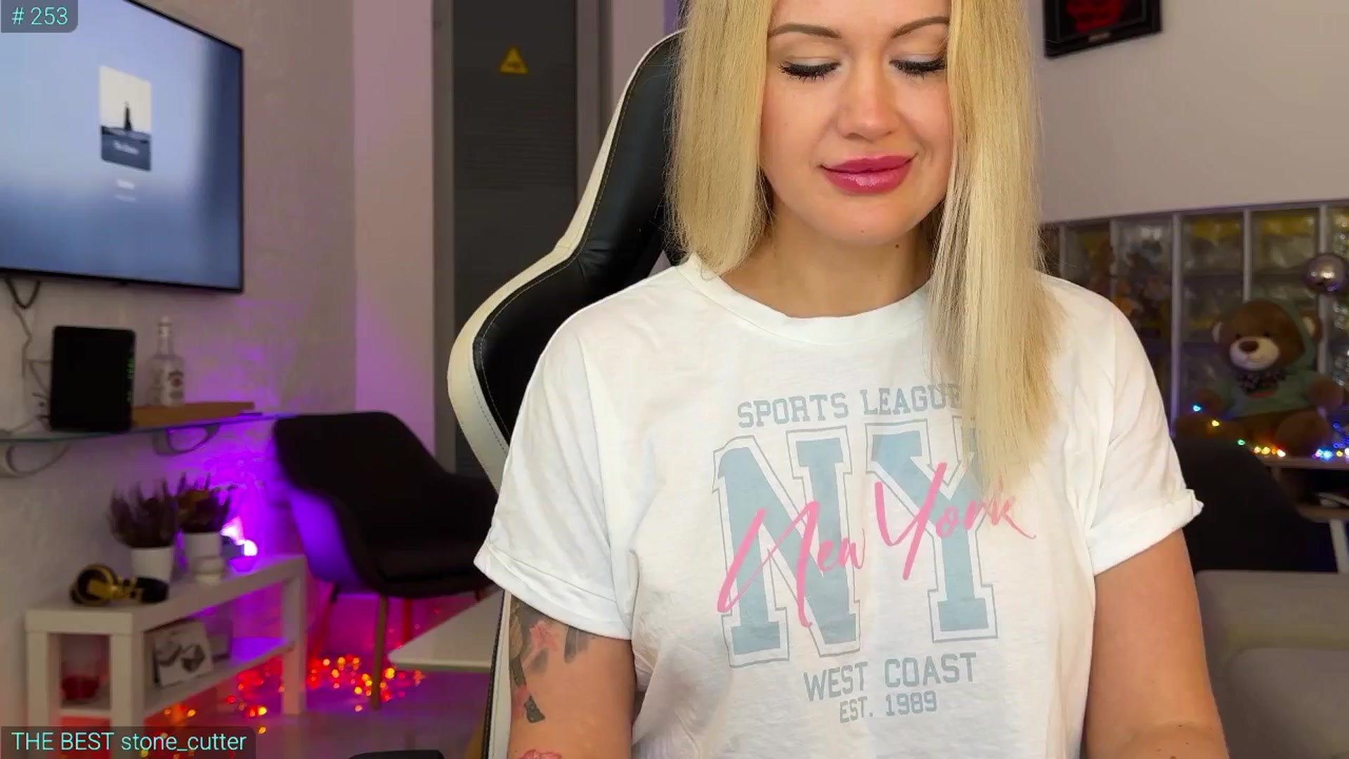Gallery image thumbnail from AlexiAngel's myfreecams stream on, 11/14/2025, 07:56 image 13 of 20