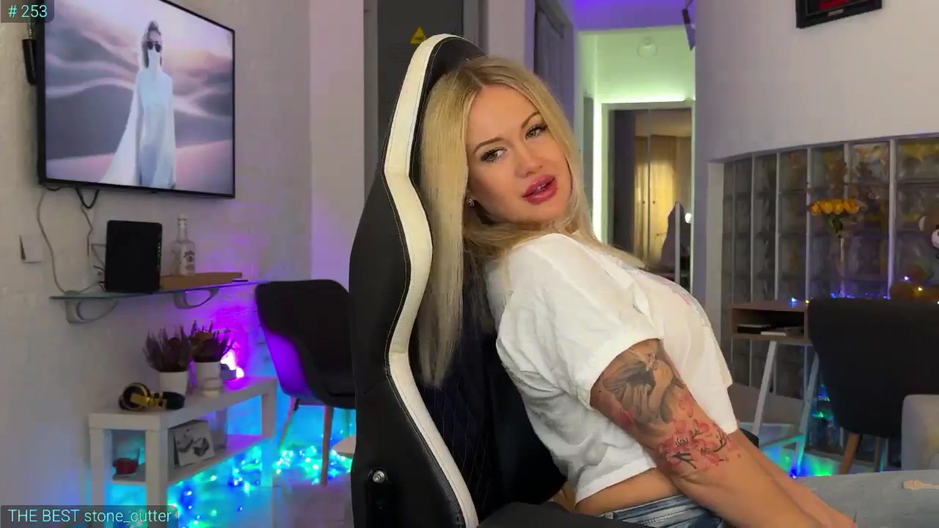 Gallery image thumbnail from AlexiAngel's myfreecams stream on, 11/14/2025, 07:56 image 11 of 20