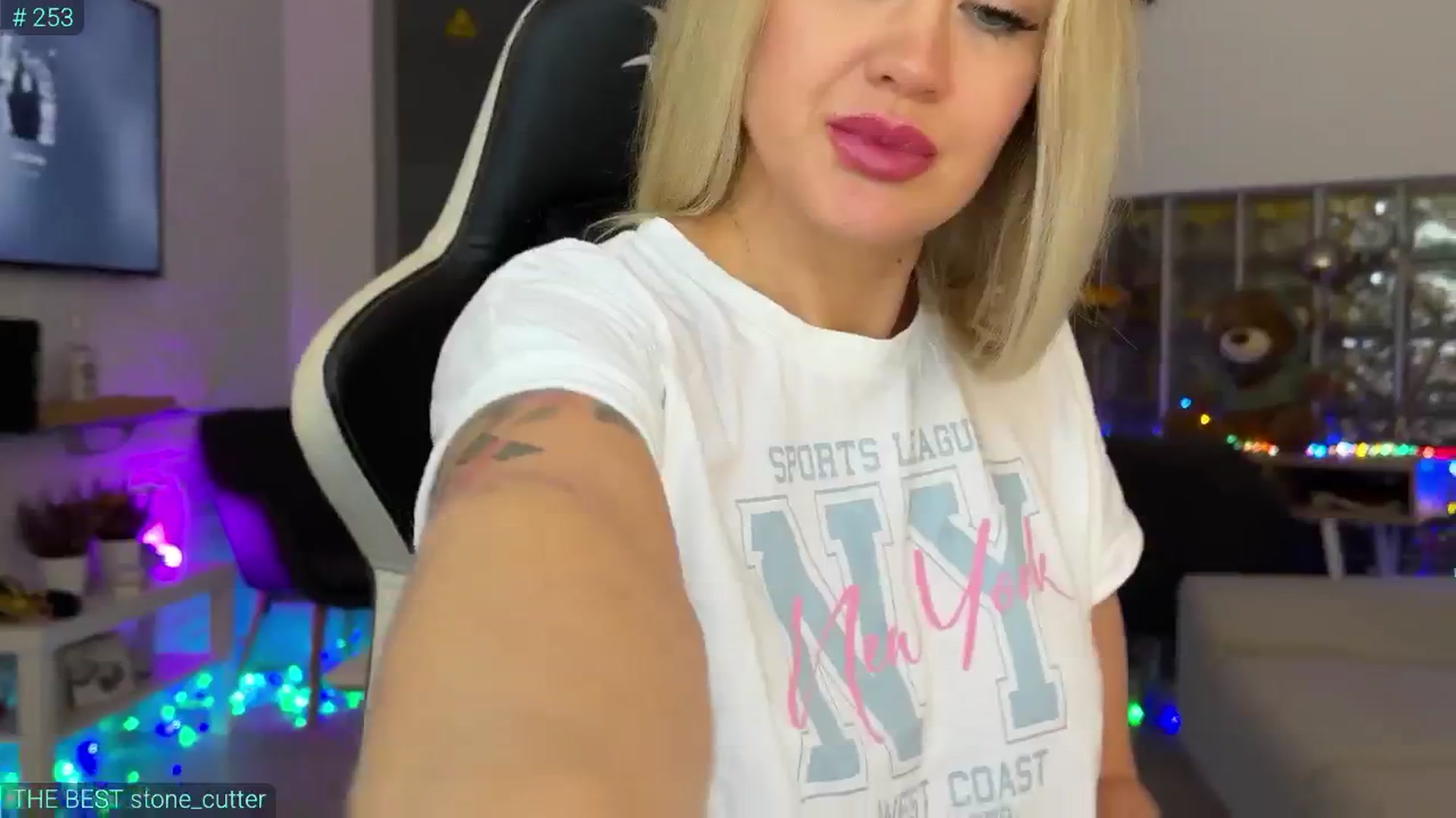Gallery image thumbnail from AlexiAngel's myfreecams stream on, 11/14/2025, 07:56 image 15 of 20
