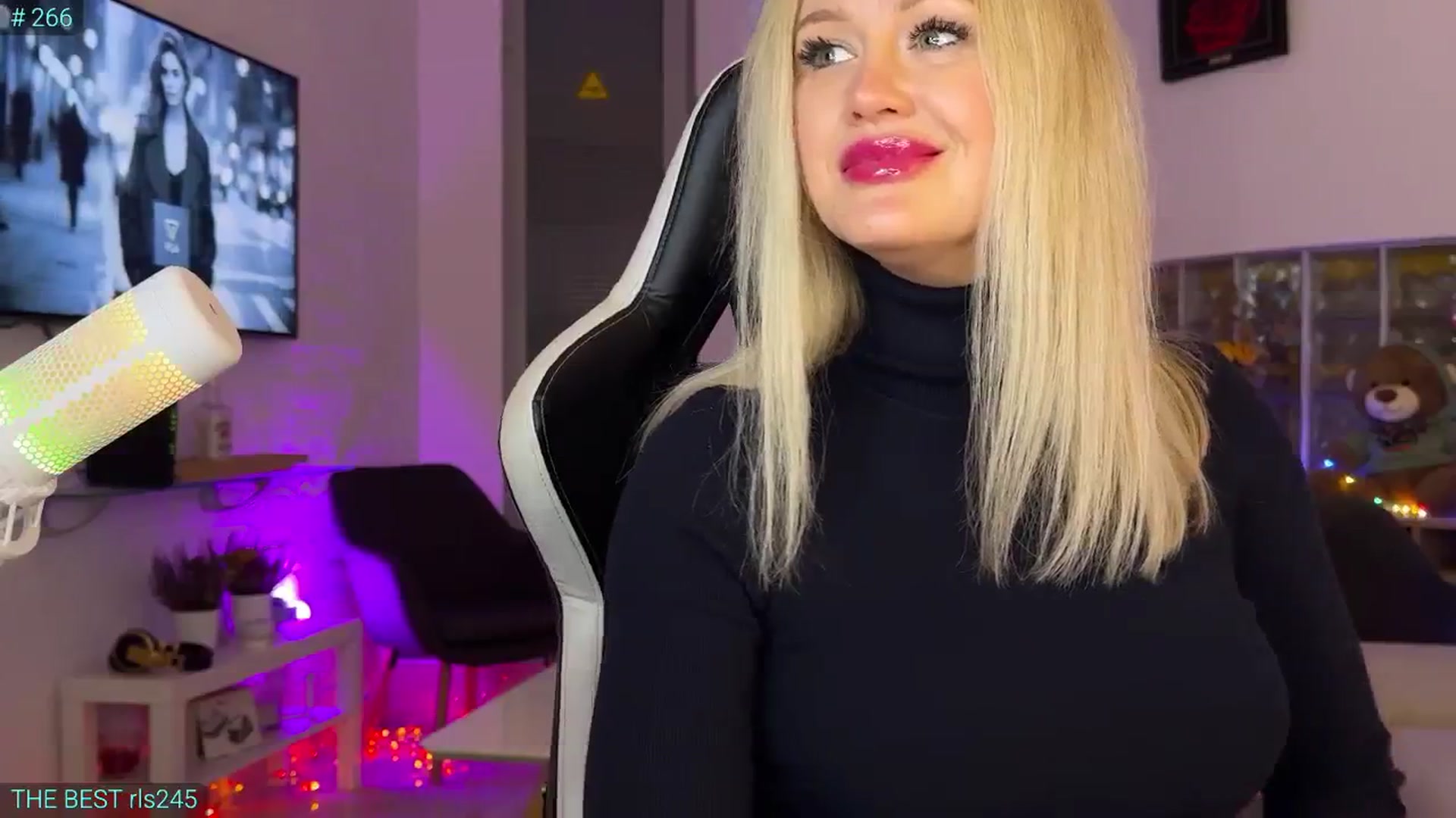 Gallery image thumbnail from AlexiAngel's myfreecams stream on, 11/15/2025, 18:53 image 9 of 20