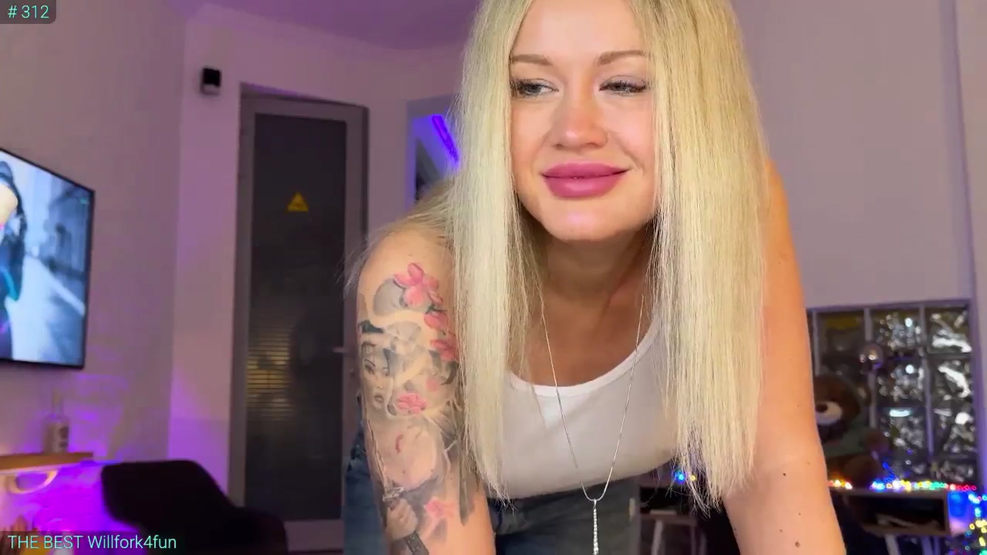 Gallery image thumbnail from AlexiAngel's myfreecams stream on, 11/21/2025, 06:23 image 12 of 20