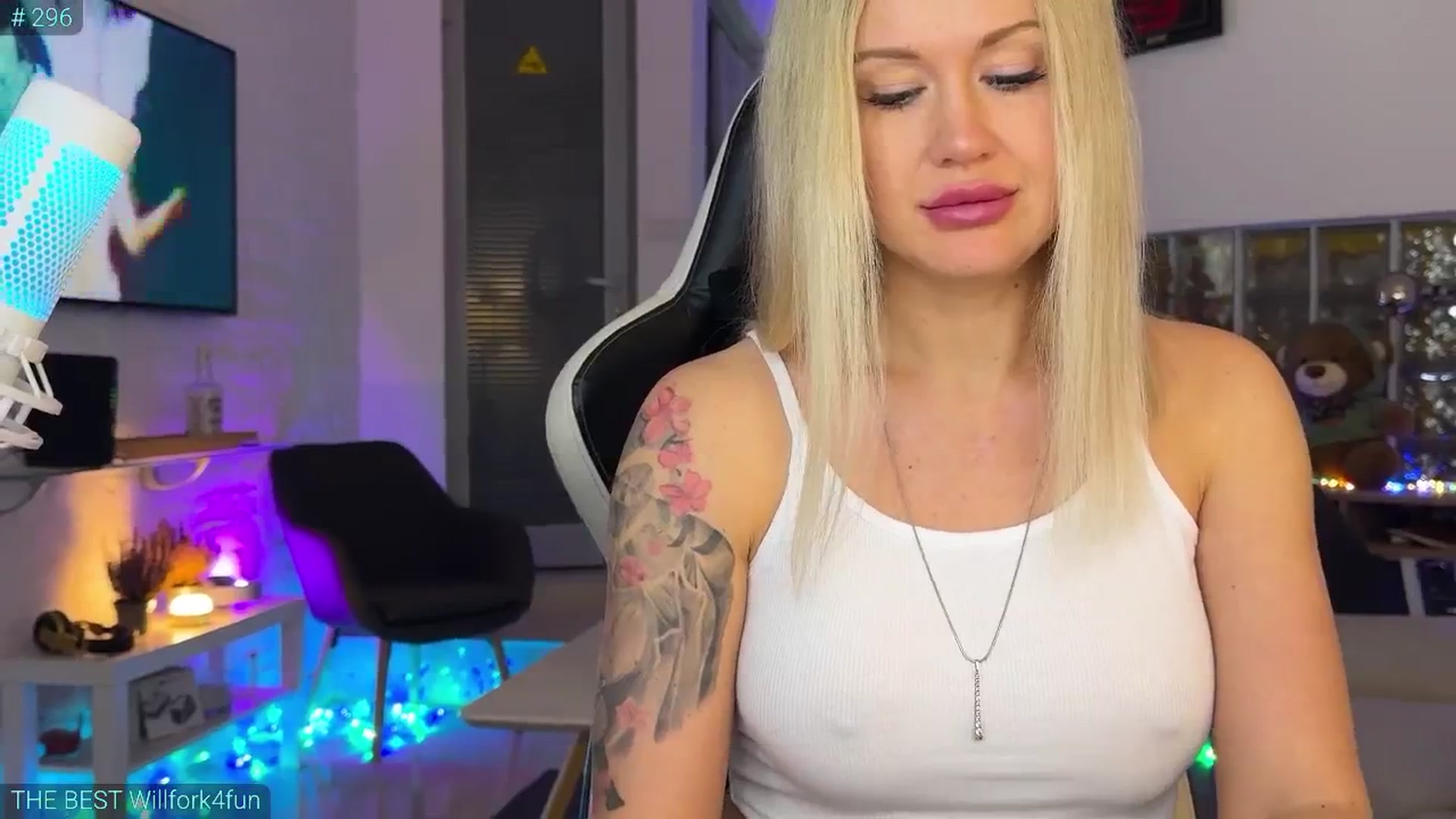 Gallery image thumbnail from AlexiAngel's myfreecams stream on, 11/21/2025, 07:47 image 3 of 20