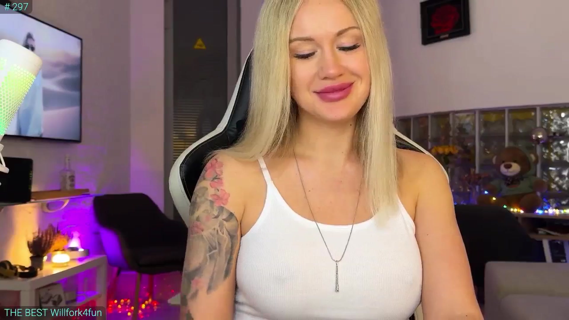Gallery image thumbnail from AlexiAngel's myfreecams stream on, 11/21/2025, 07:47 image 12 of 20