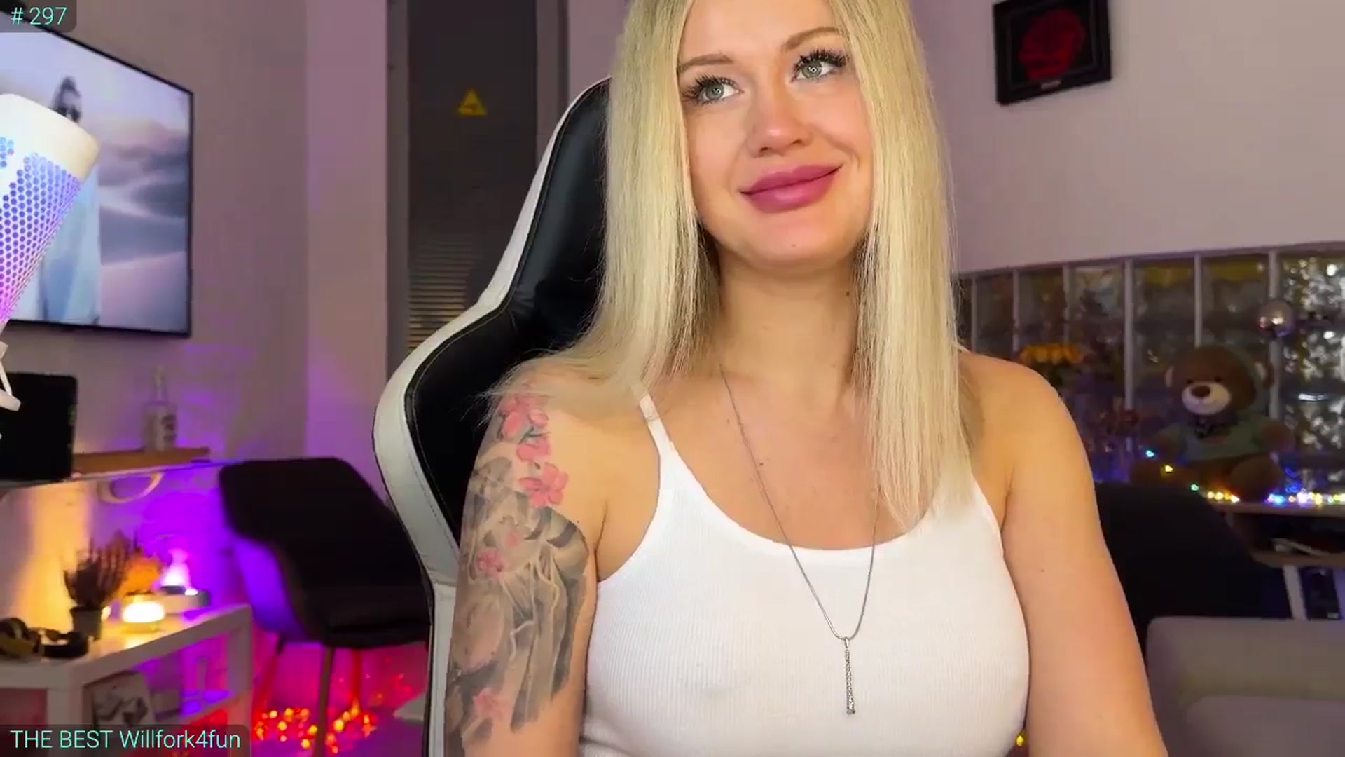Gallery image thumbnail from AlexiAngel's myfreecams stream on, 11/21/2025, 07:47 image 14 of 20