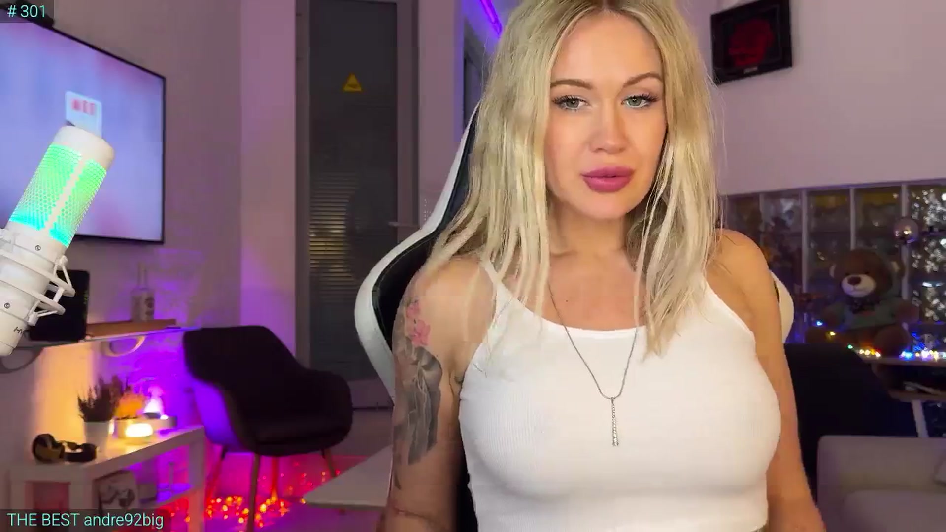 Gallery image thumbnail from AlexiAngel's myfreecams stream on, 11/21/2025, 19:03 image 5 of 20