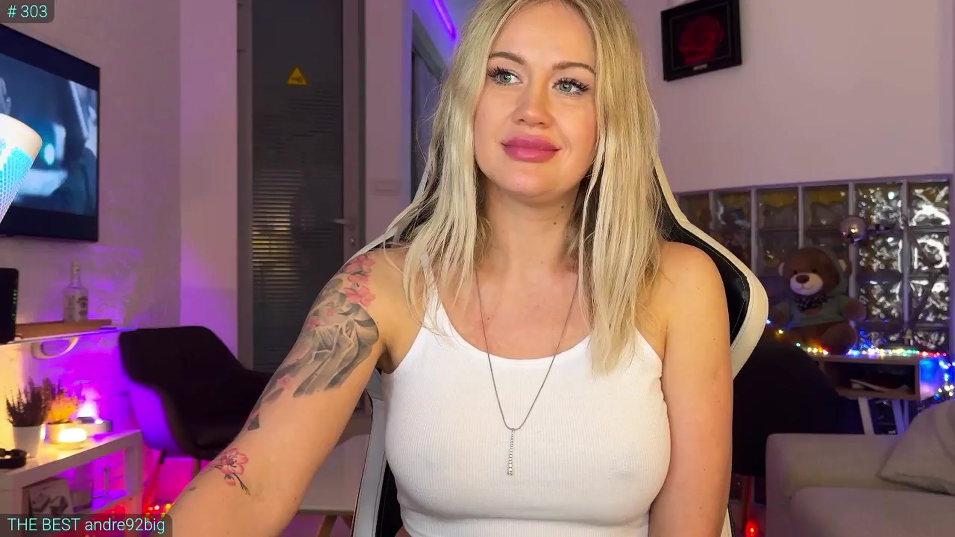 Gallery image thumbnail from AlexiAngel's myfreecams stream on, 11/21/2025, 19:03 image 18 of 20