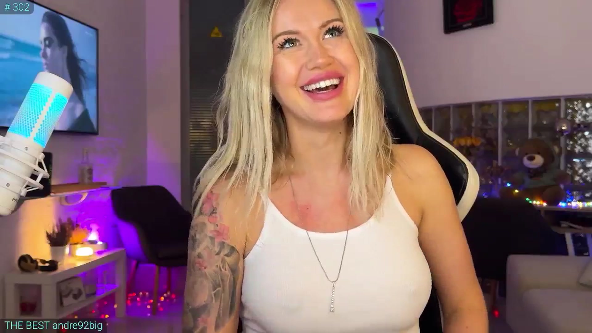 Gallery image thumbnail from AlexiAngel's myfreecams stream on, 11/21/2025, 19:03 image 14 of 20