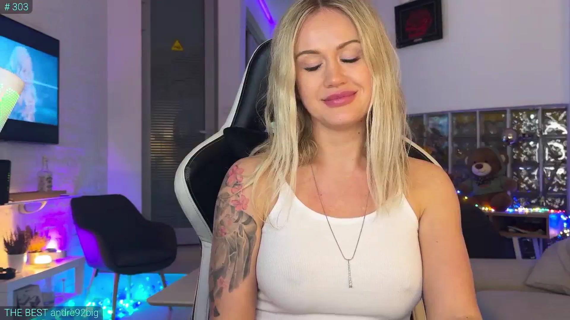 Gallery image thumbnail from AlexiAngel's myfreecams stream on, 11/21/2025, 19:03 image 19 of 20
