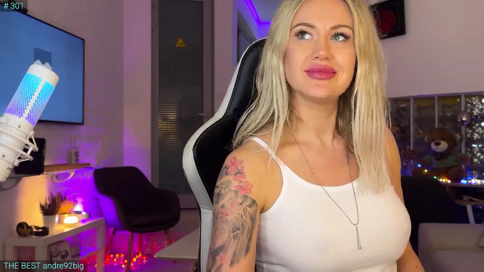 Gallery image thumbnail from AlexiAngel's myfreecams stream on, 11/21/2025, 19:03 image 6 of 20