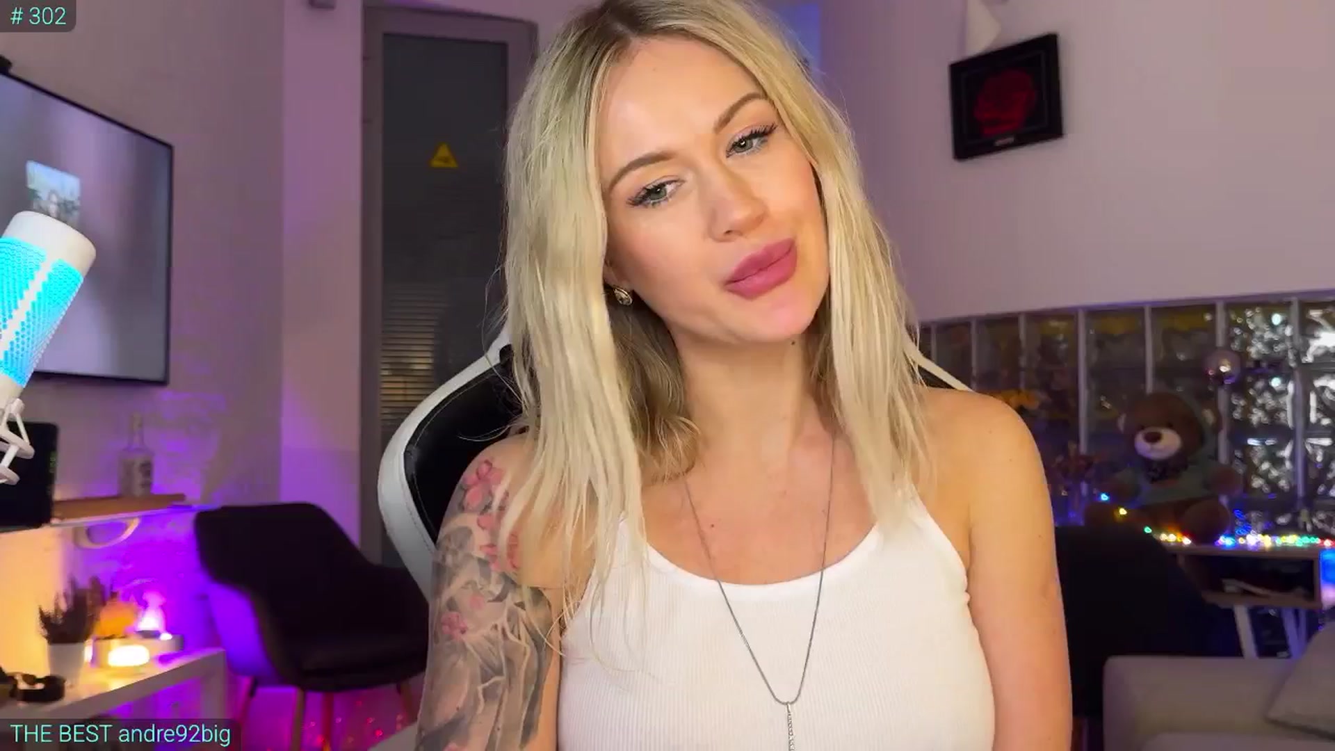 Gallery image thumbnail from AlexiAngel's myfreecams stream on, 11/21/2025, 19:03 image 17 of 20