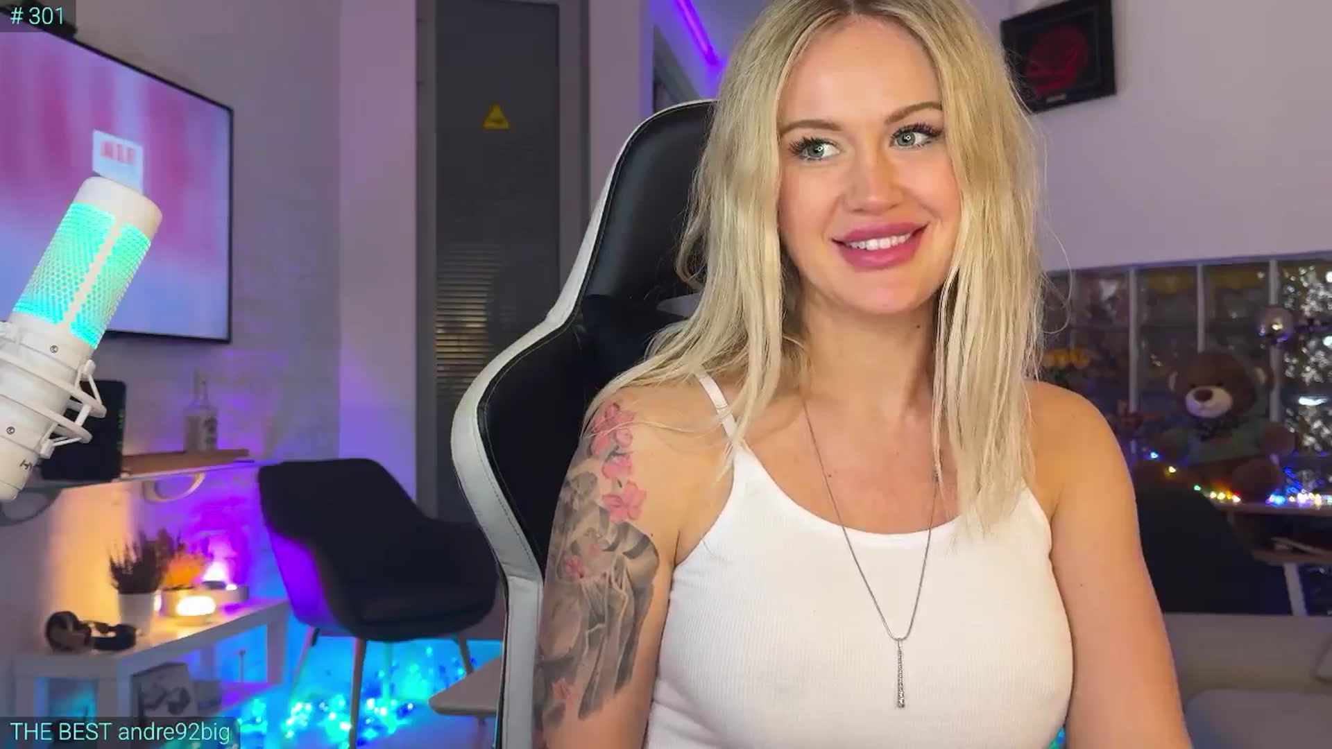 Gallery image thumbnail from AlexiAngel's myfreecams stream on, 11/21/2025, 19:03 image 8 of 20