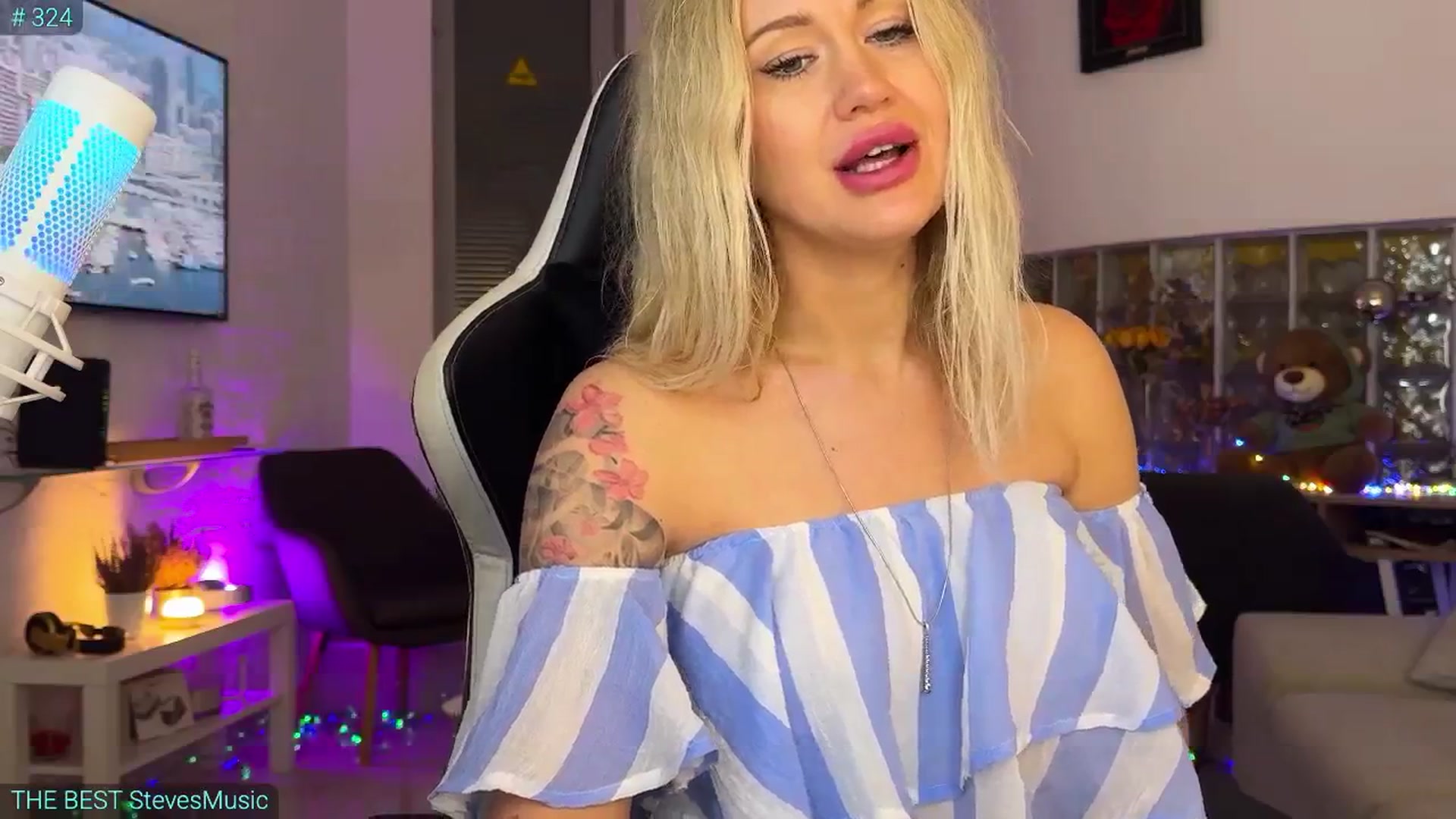 Gallery image thumbnail from AlexiAngel's myfreecams stream on, 11/22/2025, 08:10 image 19 of 20