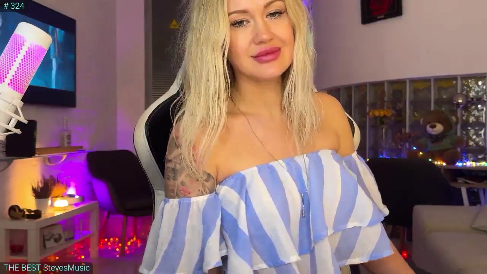 Gallery image thumbnail from AlexiAngel's myfreecams stream on, 11/22/2025, 08:10 image 15 of 20