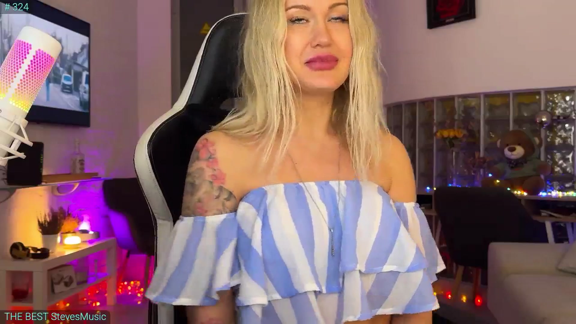 Gallery image thumbnail from AlexiAngel's myfreecams stream on, 11/22/2025, 08:10 image 17 of 20
