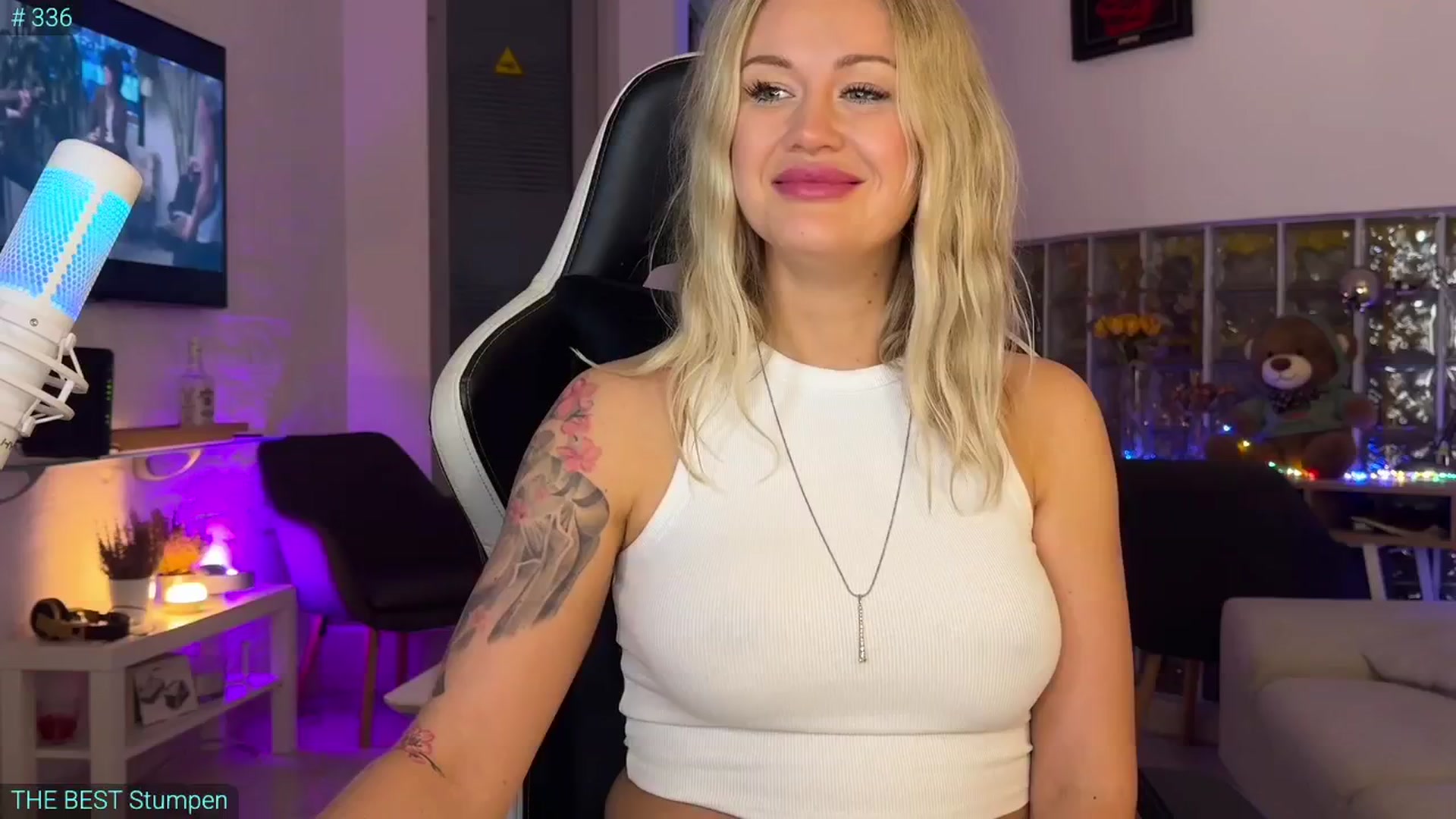 Gallery image thumbnail from AlexiAngel's myfreecams stream on, 11/22/2025, 17:52 image 16 of 20