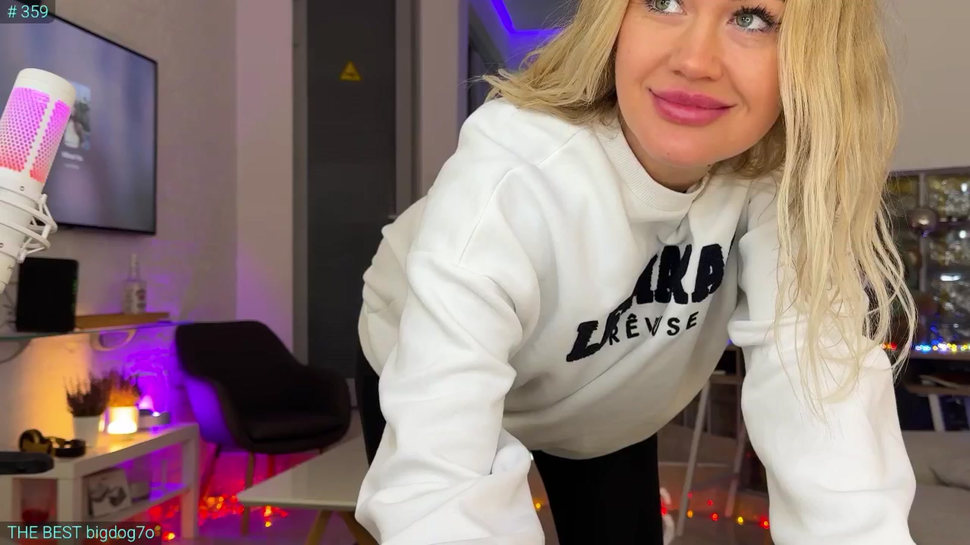 Gallery image thumbnail from AlexiAngel's myfreecams stream on, 11/24/2025, 08:25 image 19 of 20