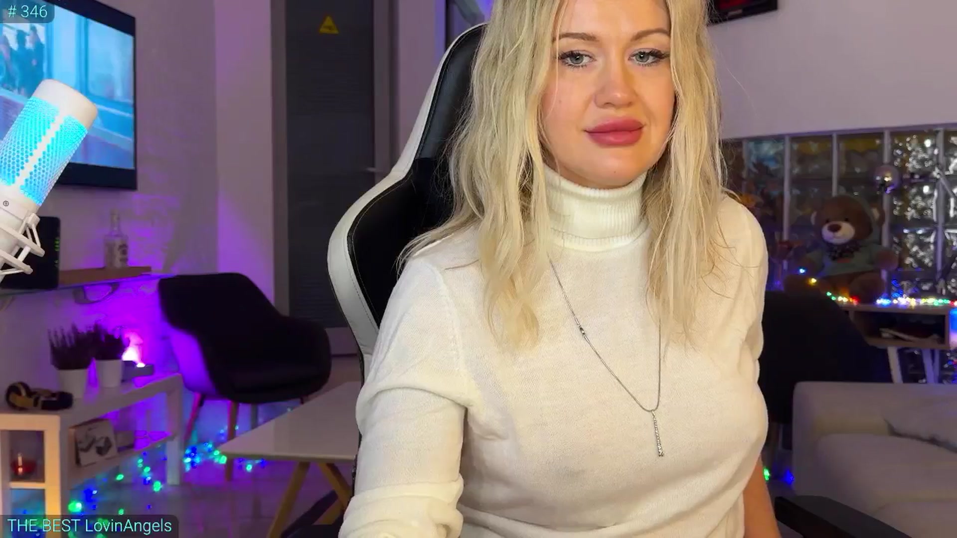 Gallery image thumbnail from AlexiAngel's myfreecams stream on, 11/25/2025, 19:33 image 3 of 20