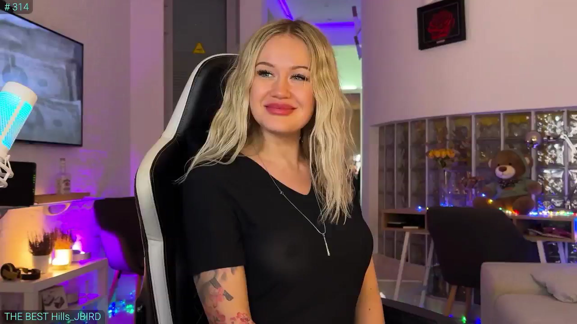 Gallery image thumbnail from AlexiAngel's myfreecams stream on, 11/28/2025, 19:32 image 16 of 20