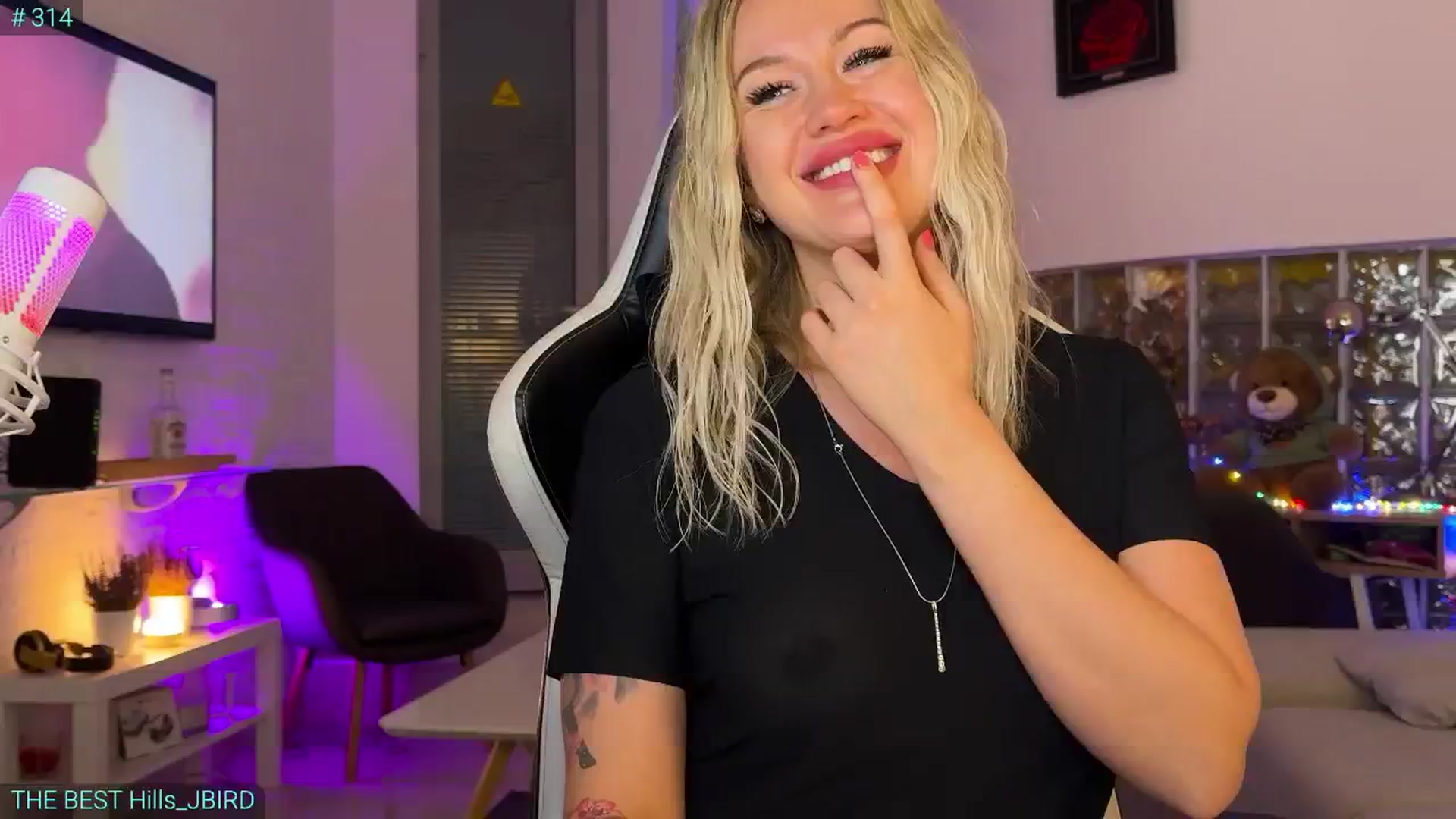 Gallery image thumbnail from AlexiAngel's myfreecams stream on, 11/28/2025, 19:32 image 15 of 20