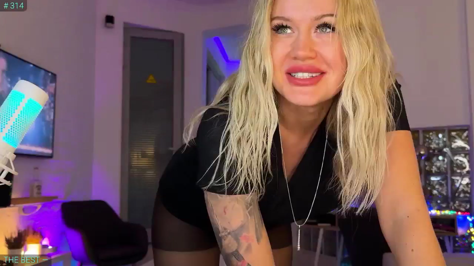 Gallery image thumbnail from AlexiAngel's myfreecams stream on, 11/28/2025, 19:32 image 4 of 20