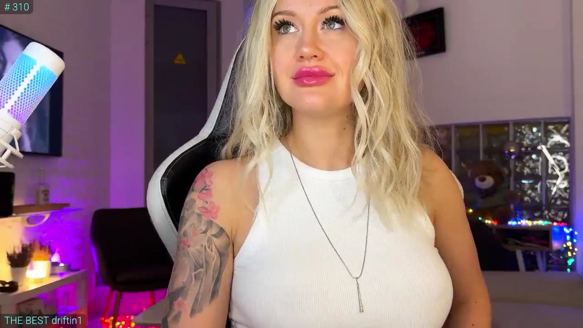 Gallery image thumbnail from AlexiAngel's myfreecams stream on, 11/30/2025, 19:17 image 15 of 20
