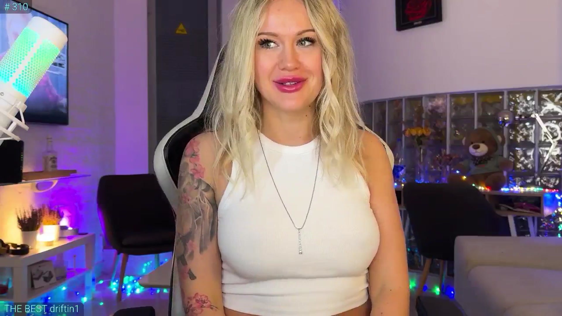 Gallery image thumbnail from AlexiAngel's myfreecams stream on, 11/30/2025, 19:17 image 12 of 20