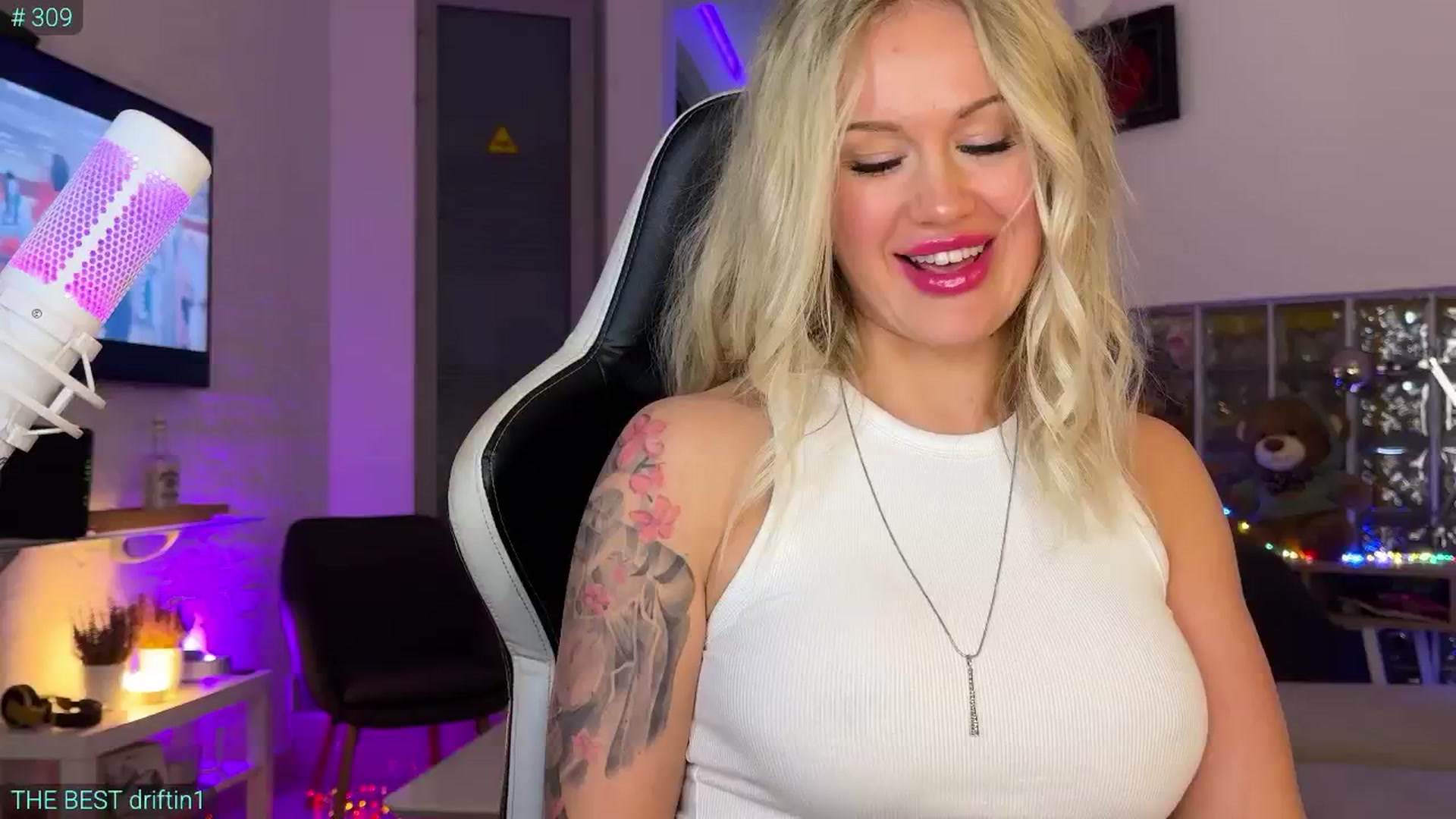 Gallery image thumbnail from AlexiAngel's myfreecams stream on, 11/30/2025, 19:17 image 4 of 20