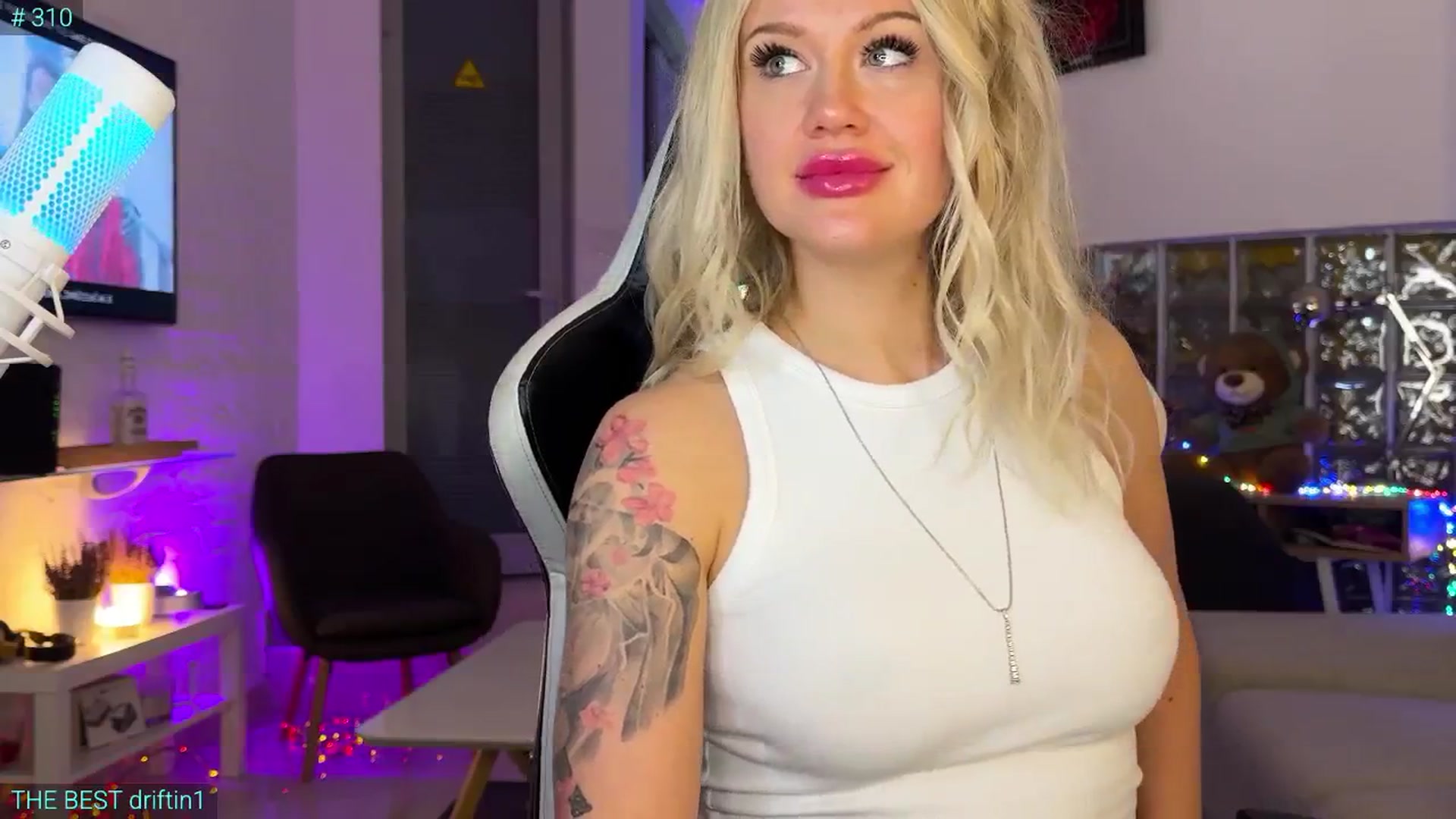 Gallery image thumbnail from AlexiAngel's myfreecams stream on, 11/30/2025, 19:17 image 11 of 20