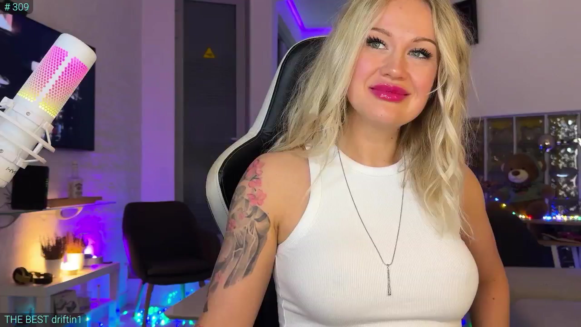 Gallery image thumbnail from AlexiAngel's myfreecams stream on, 11/30/2025, 19:17 image 3 of 20