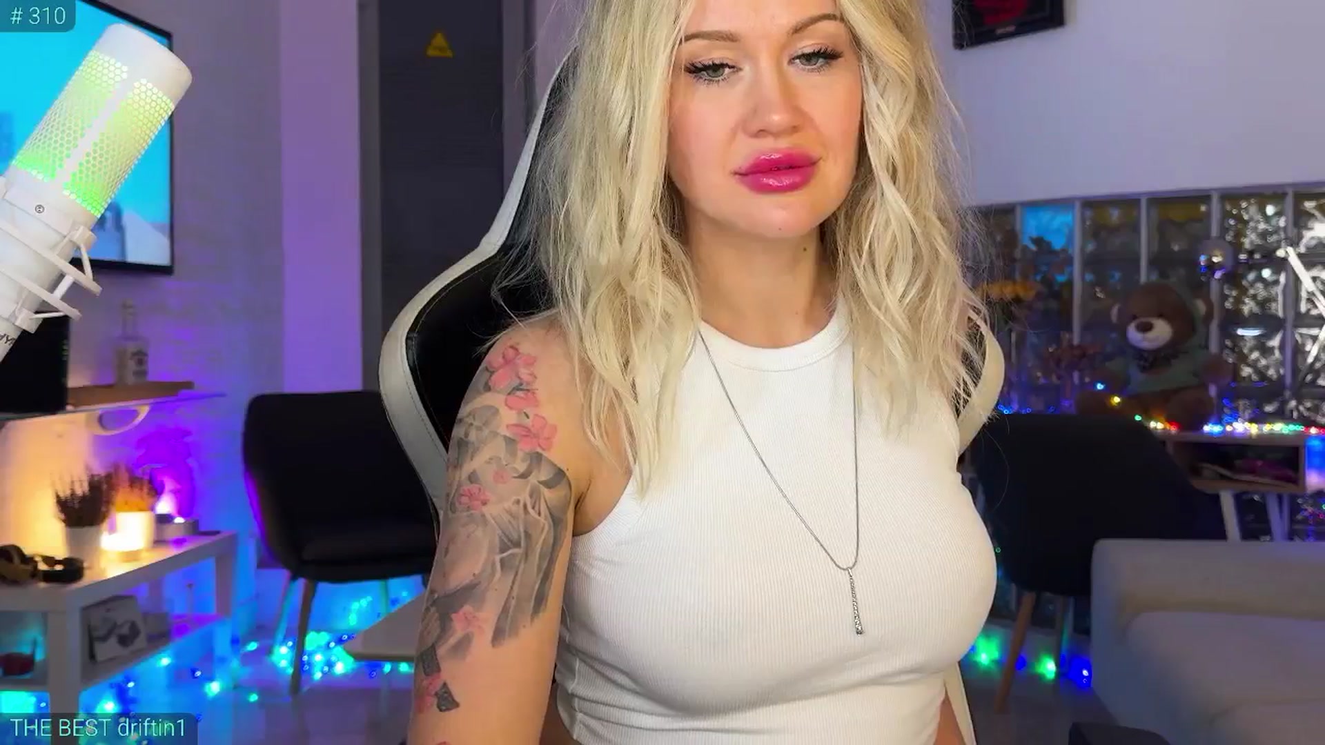 Gallery image thumbnail from AlexiAngel's myfreecams stream on, 11/30/2025, 19:17 image 8 of 20