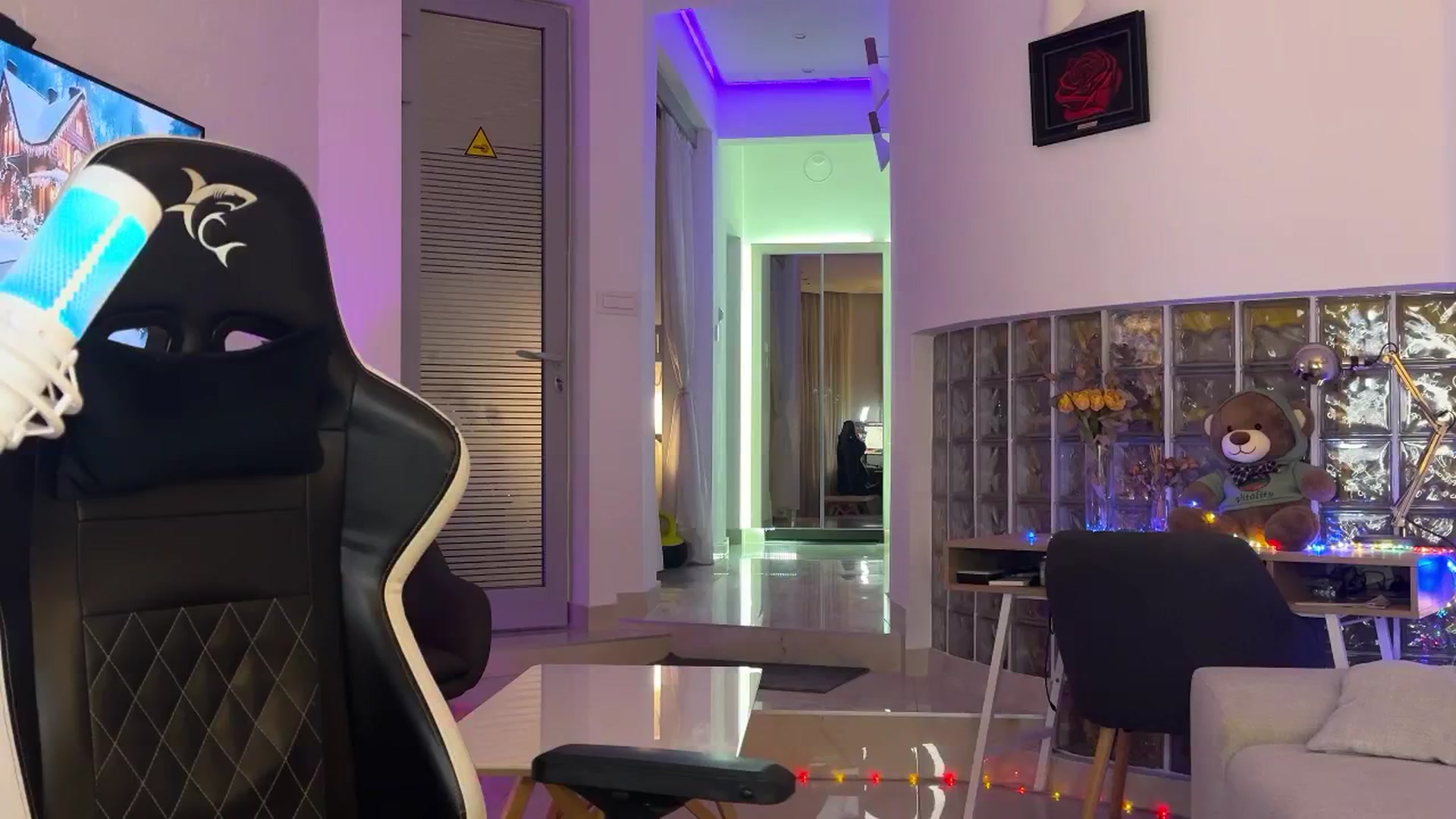 Gallery image thumbnail from AlexiAngel's myfreecams stream on, 12/06/2025, 19:43 image 20 of 20