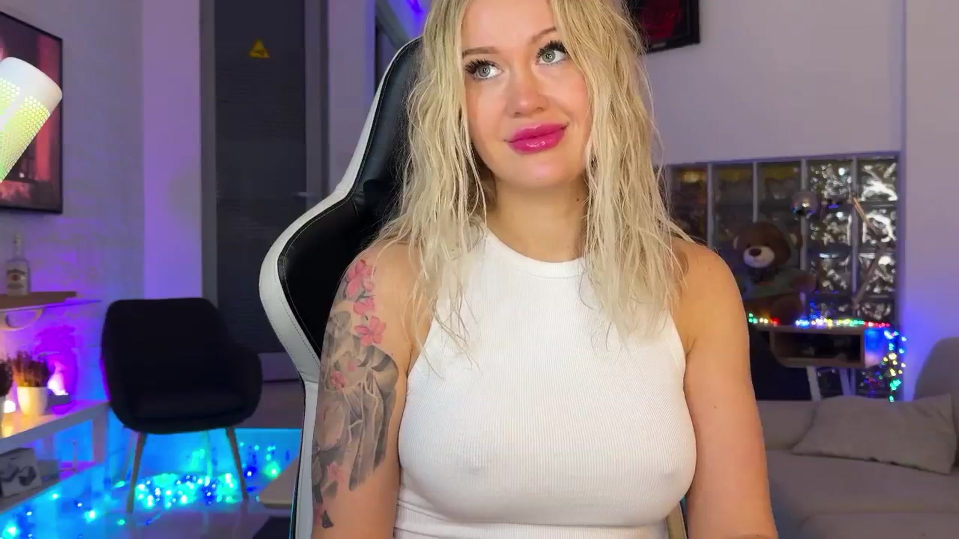 Gallery image thumbnail from AlexiAngel's myfreecams stream on, 12/09/2025, 06:58 image 6 of 20
