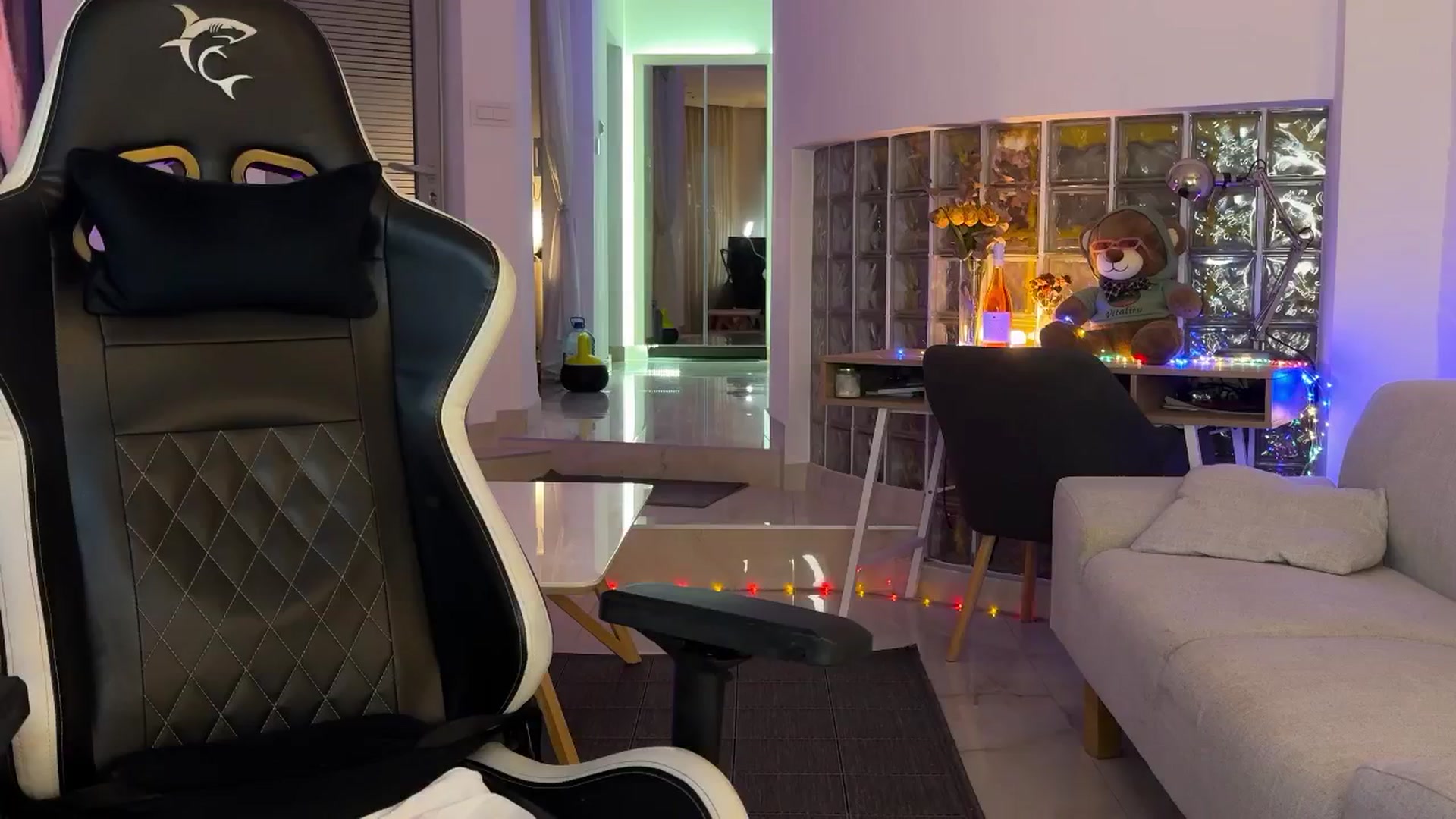 Gallery image thumbnail from AlexiAngel's myfreecams stream on, 12/14/2025, 07:41 image 11 of 20