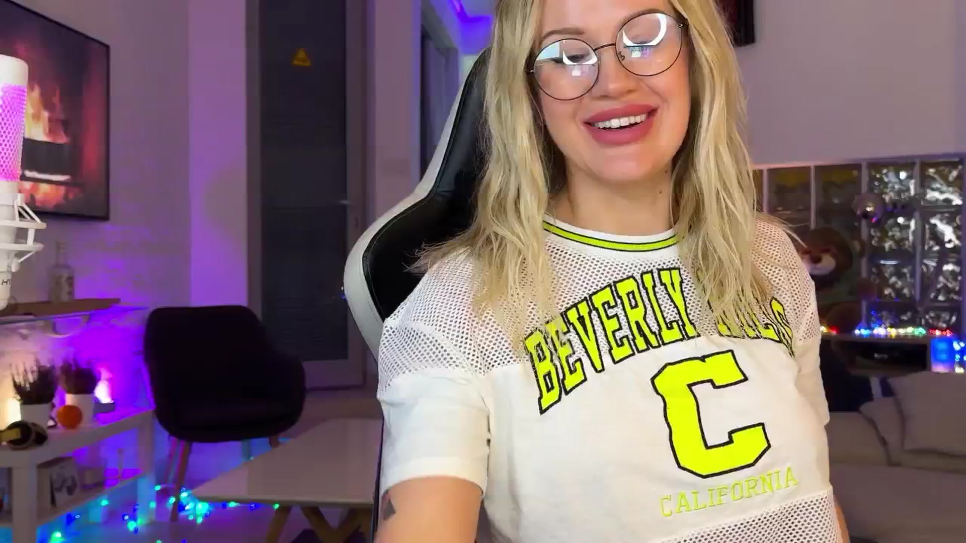 Gallery image thumbnail from AlexiAngel's myfreecams stream on, 12/16/2025, 19:09 image 12 of 20