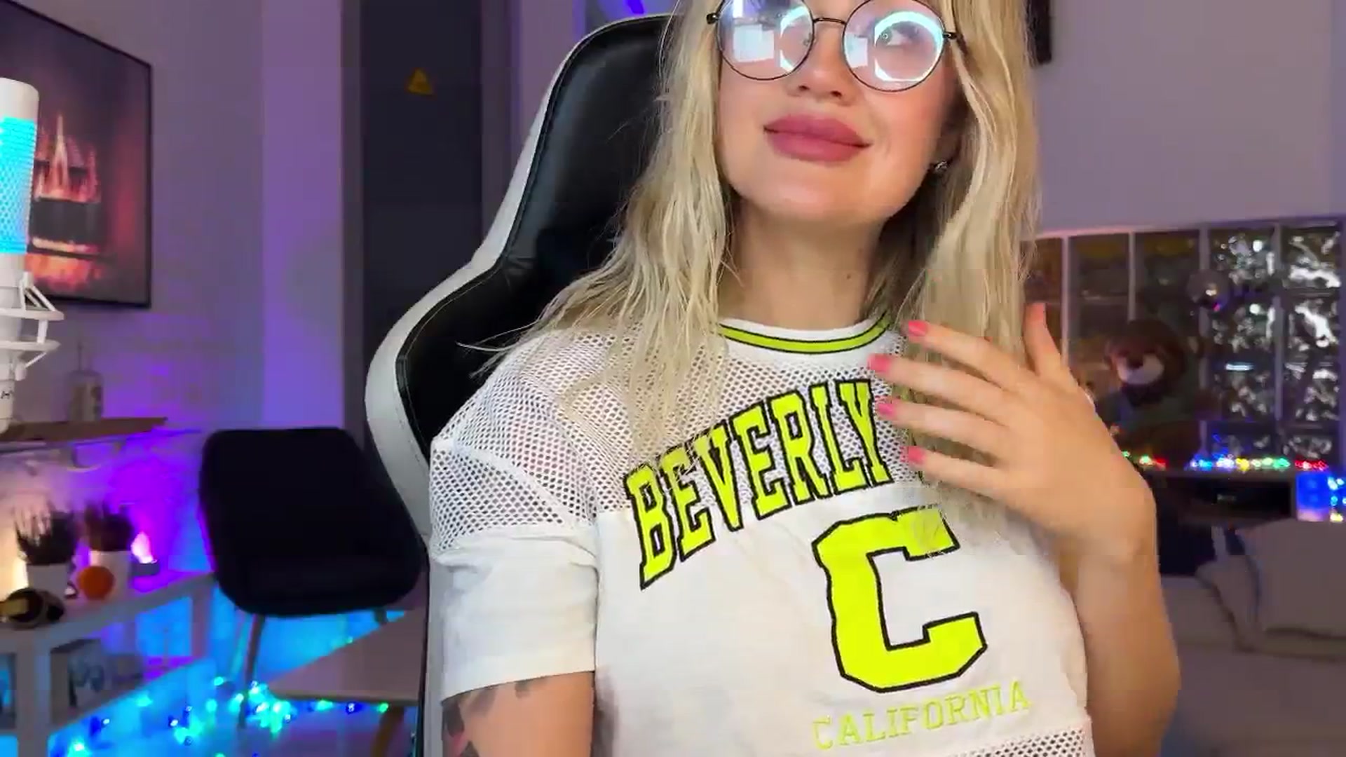 Gallery image thumbnail from AlexiAngel's myfreecams stream on, 12/16/2025, 19:09 image 11 of 20