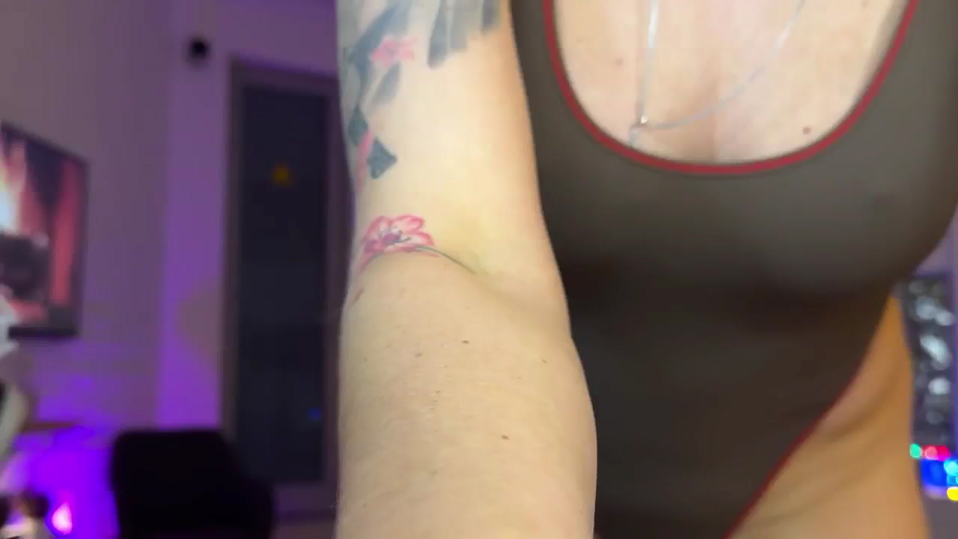 Gallery image thumbnail from AlexiAngel's myfreecams stream on, 12/17/2025, 08:05 image 1 of 20