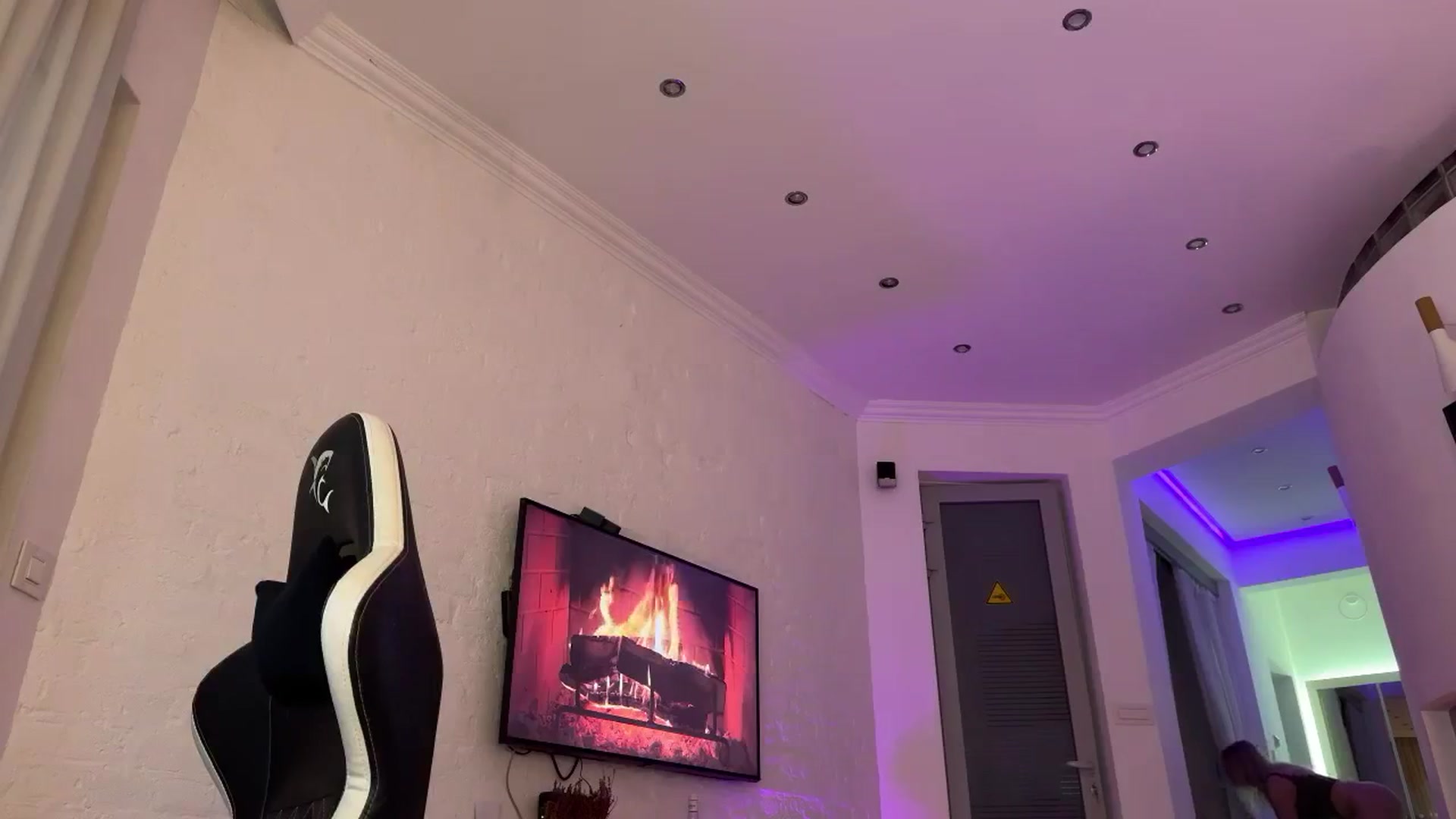 Gallery image thumbnail from AlexiAngel's myfreecams stream on, 12/17/2025, 08:05 image 11 of 20
