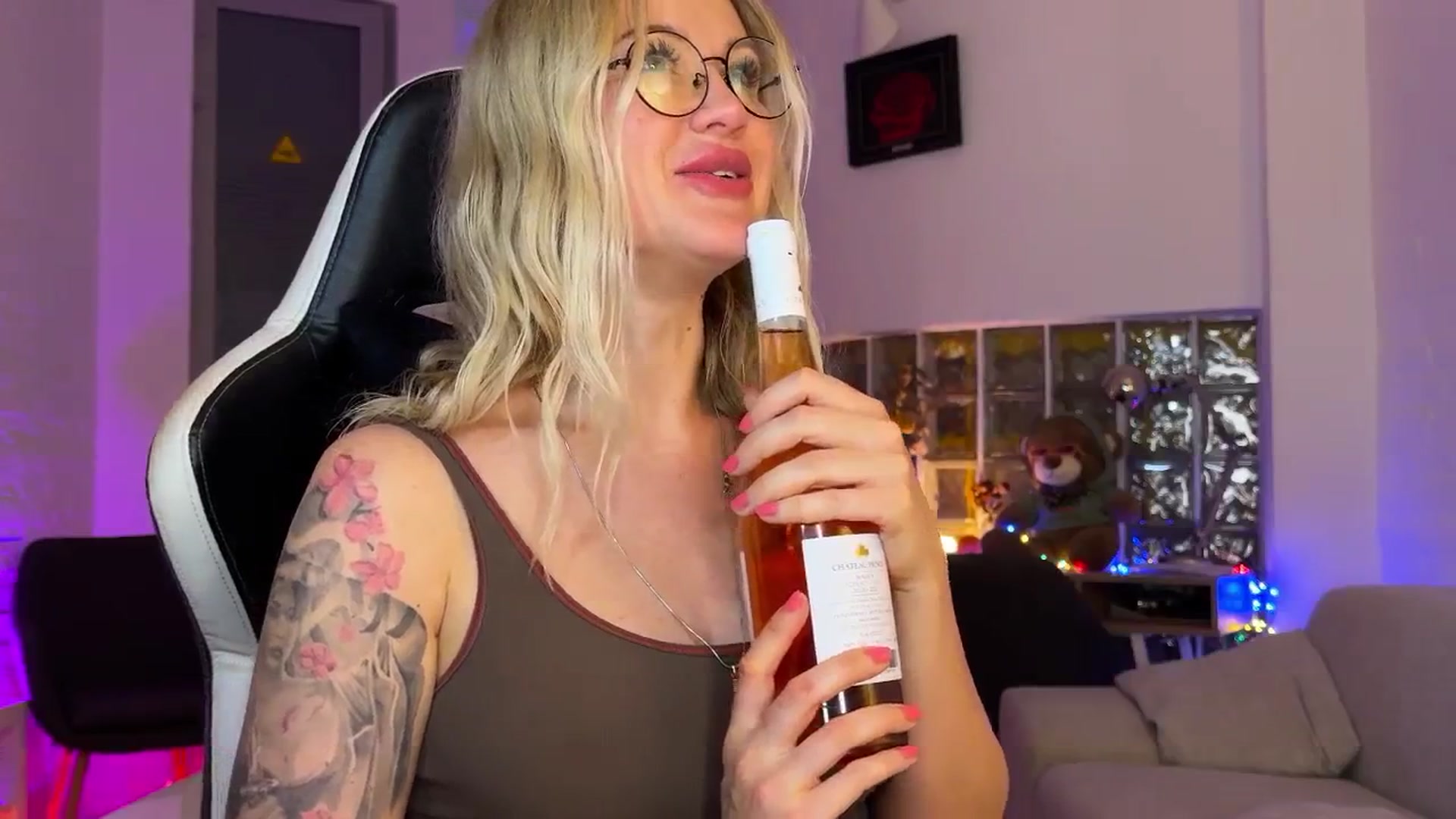Gallery image thumbnail from AlexiAngel's myfreecams stream on, 12/17/2025, 19:23 image 11 of 20