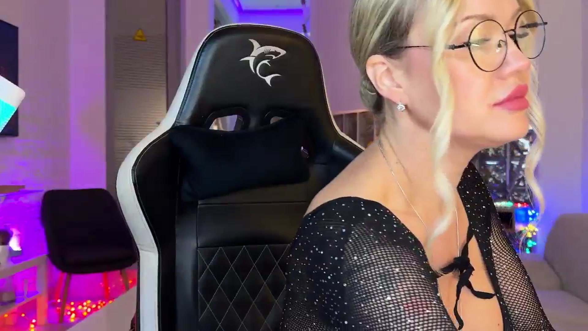 Gallery image thumbnail from AlexiAngel's myfreecams stream on, 12/19/2025, 16:46 image 13 of 20