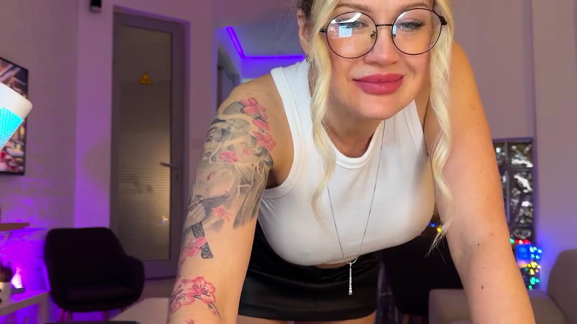 Gallery image thumbnail from AlexiAngel's myfreecams stream on, 12/19/2025, 18:38 image 20 of 20