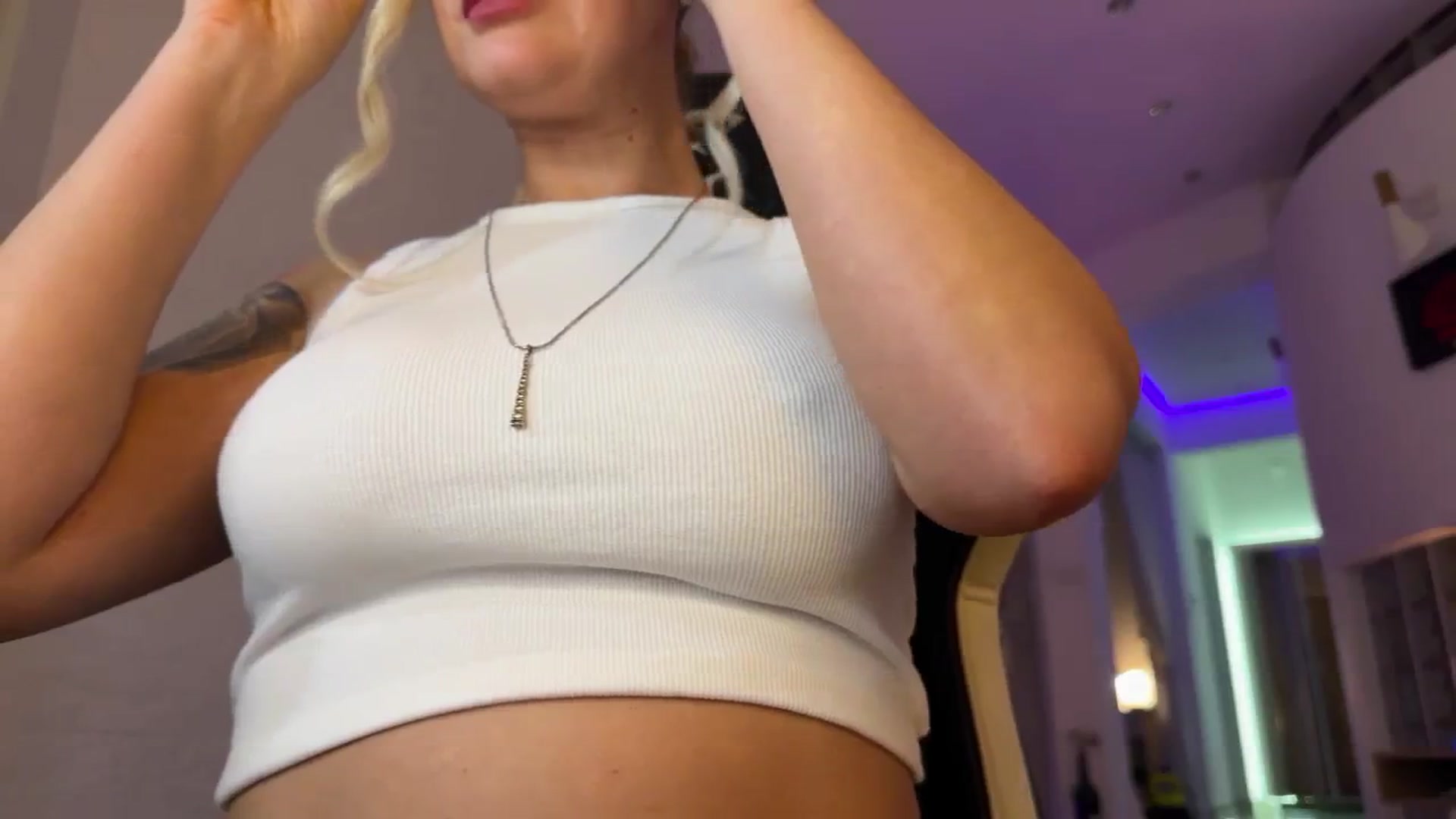 Gallery image thumbnail from AlexiAngel's myfreecams stream on, 12/19/2025, 19:22 image 20 of 20